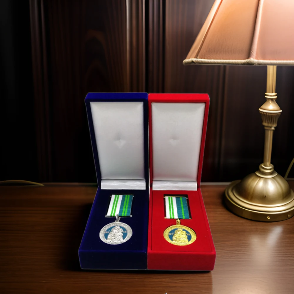 Custom made chest badge medallion 3D zinc alloy commemorative enamel metal award sport honor medal with velvet box