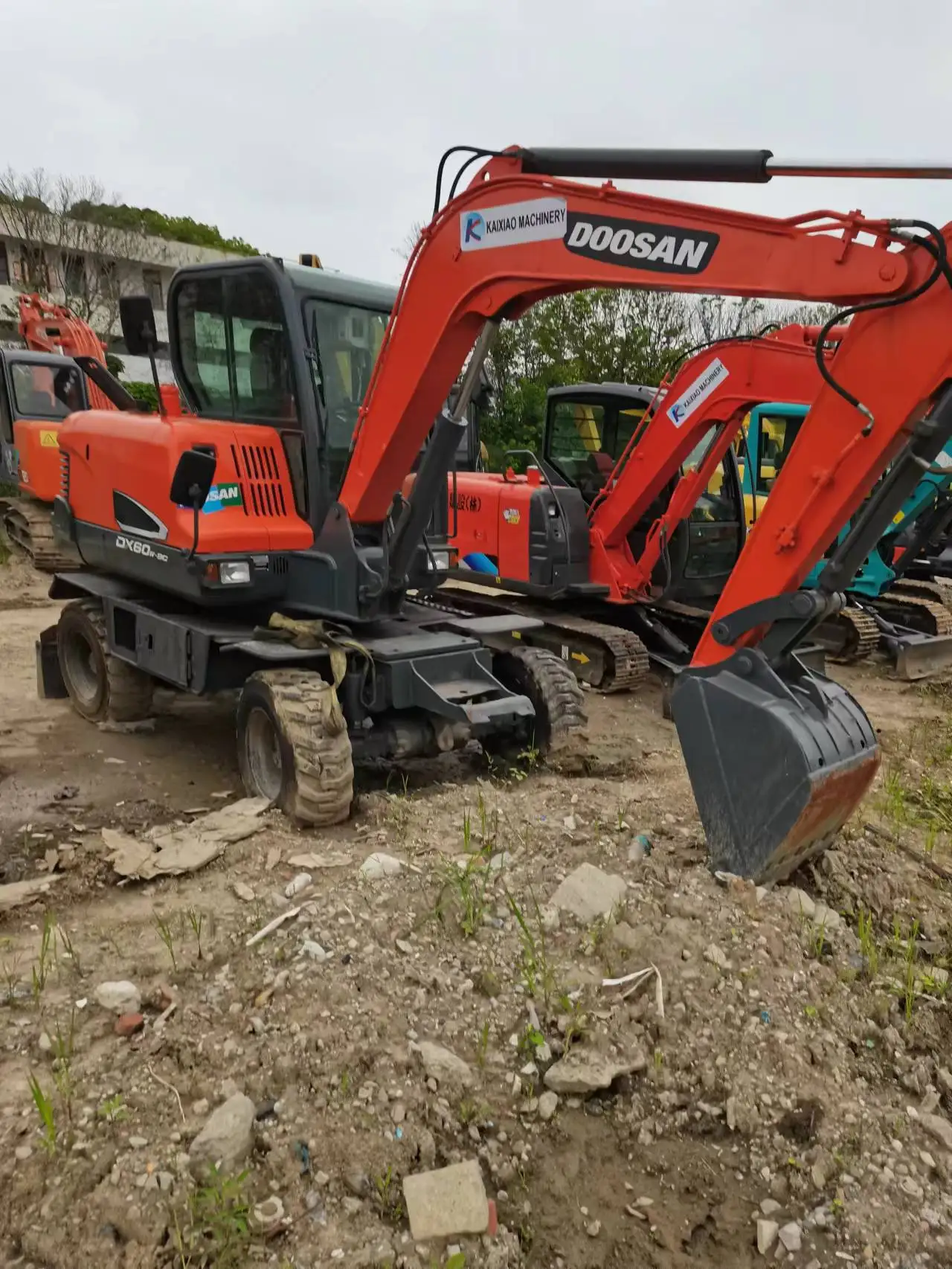origin Korea used/second hand doosan DX60 wheel excavator SALE IN SHANGHAI WITH LOW PRICE doosan DX60