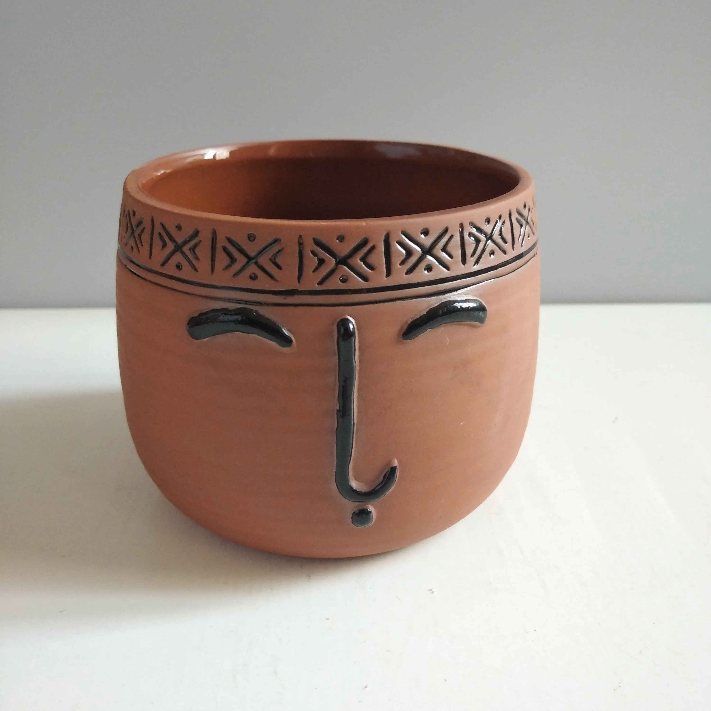 Cheap hand painted human face brown large unglazed terracotta flower pot for wholesale