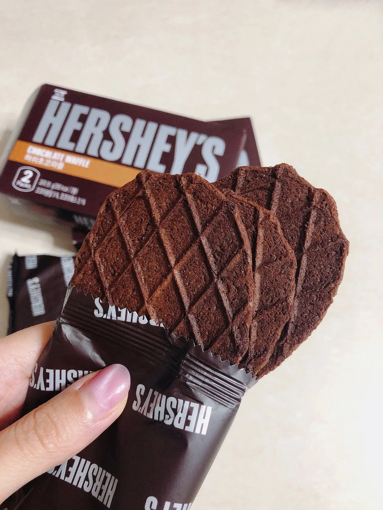 Оптовая продажа 55 г корейское сэндвич-печенье Hersheys экзотические змеи вафли шоколадное печенье