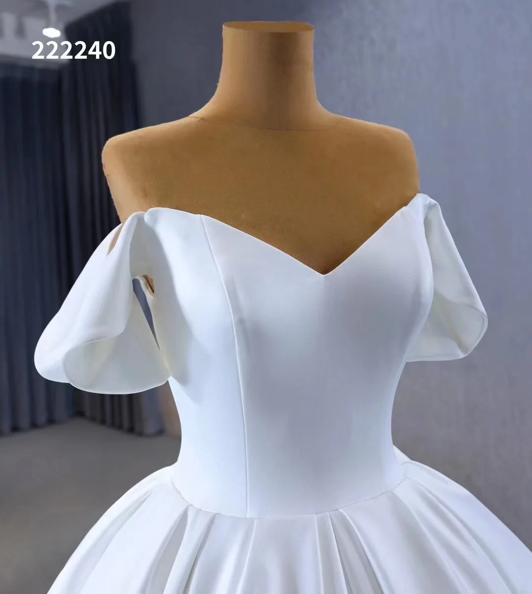 Feishiluo New Simpler Soft Satin Outdoor Bridal  Ballgown Sexy Off-Shoulder Ivory Wedding Dresses Gowns Long Train Bride Dresses