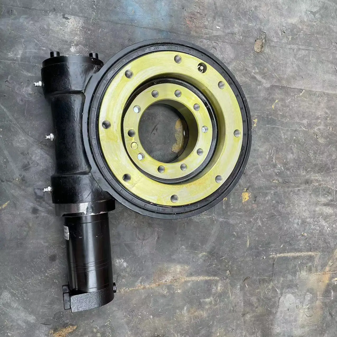 Factory Supply Slew Drive SE3 to SE21 Enclosed Housing Type Dual Axis Slewing Drive Motor With Solar Tracker