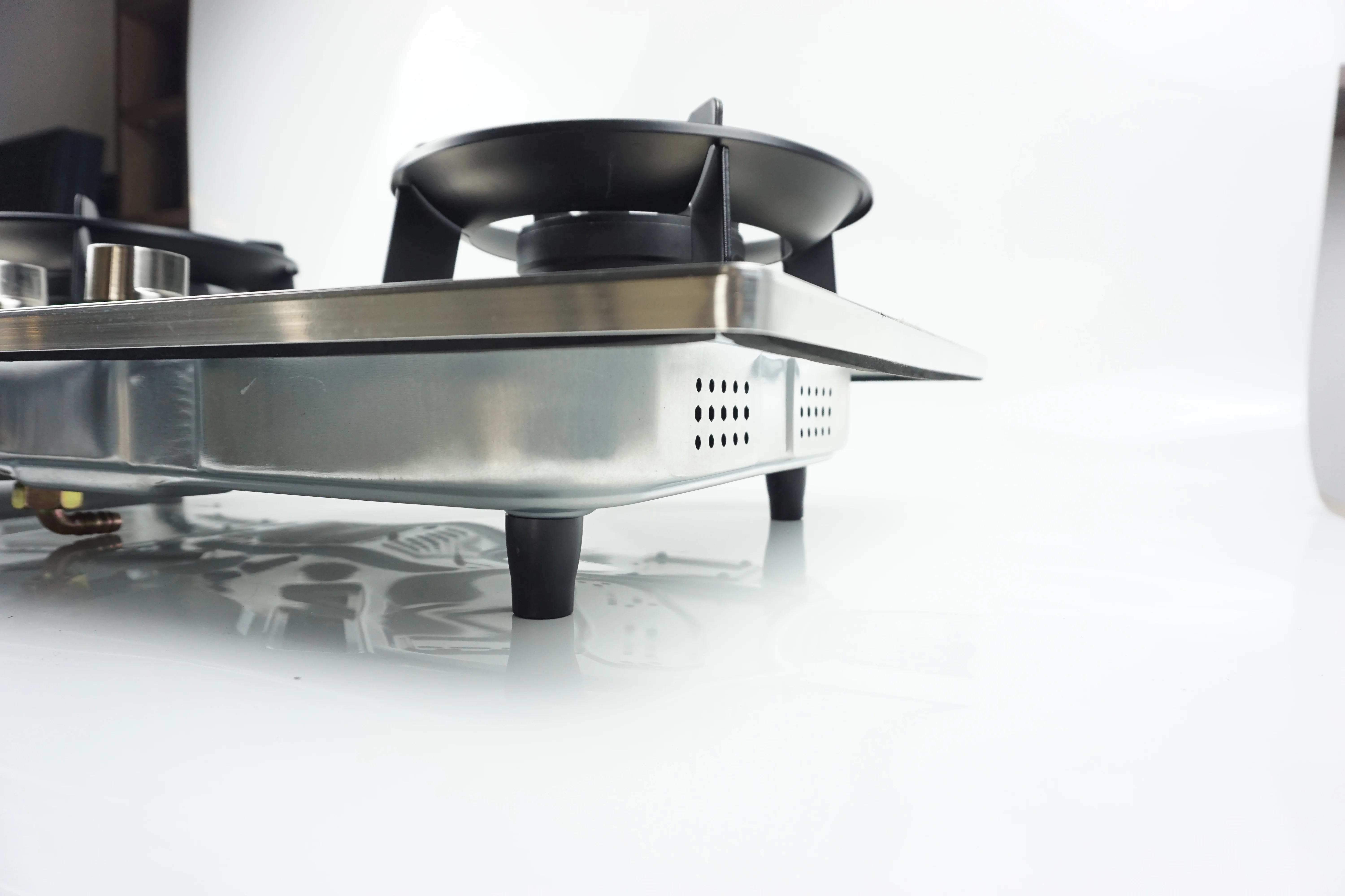 D suitable for natural gas (NG) kitchen stoves and also for liquefied petroleum gas (lpg). It is a fierce gas stove cooker
