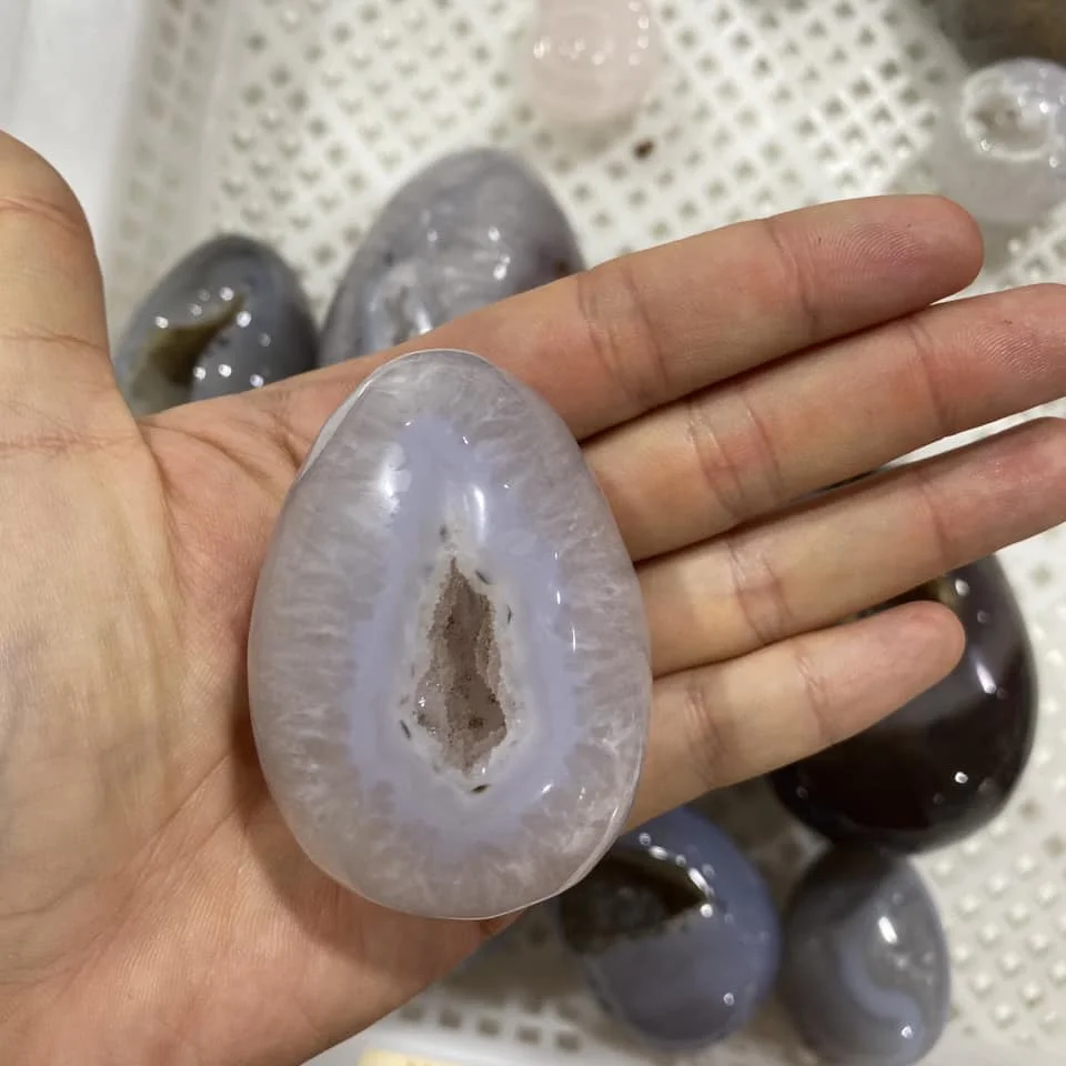 Wholesales Natural Agate Geode Egg Hand Carved Dragon Geode Egg for Crystal Crafts Gift