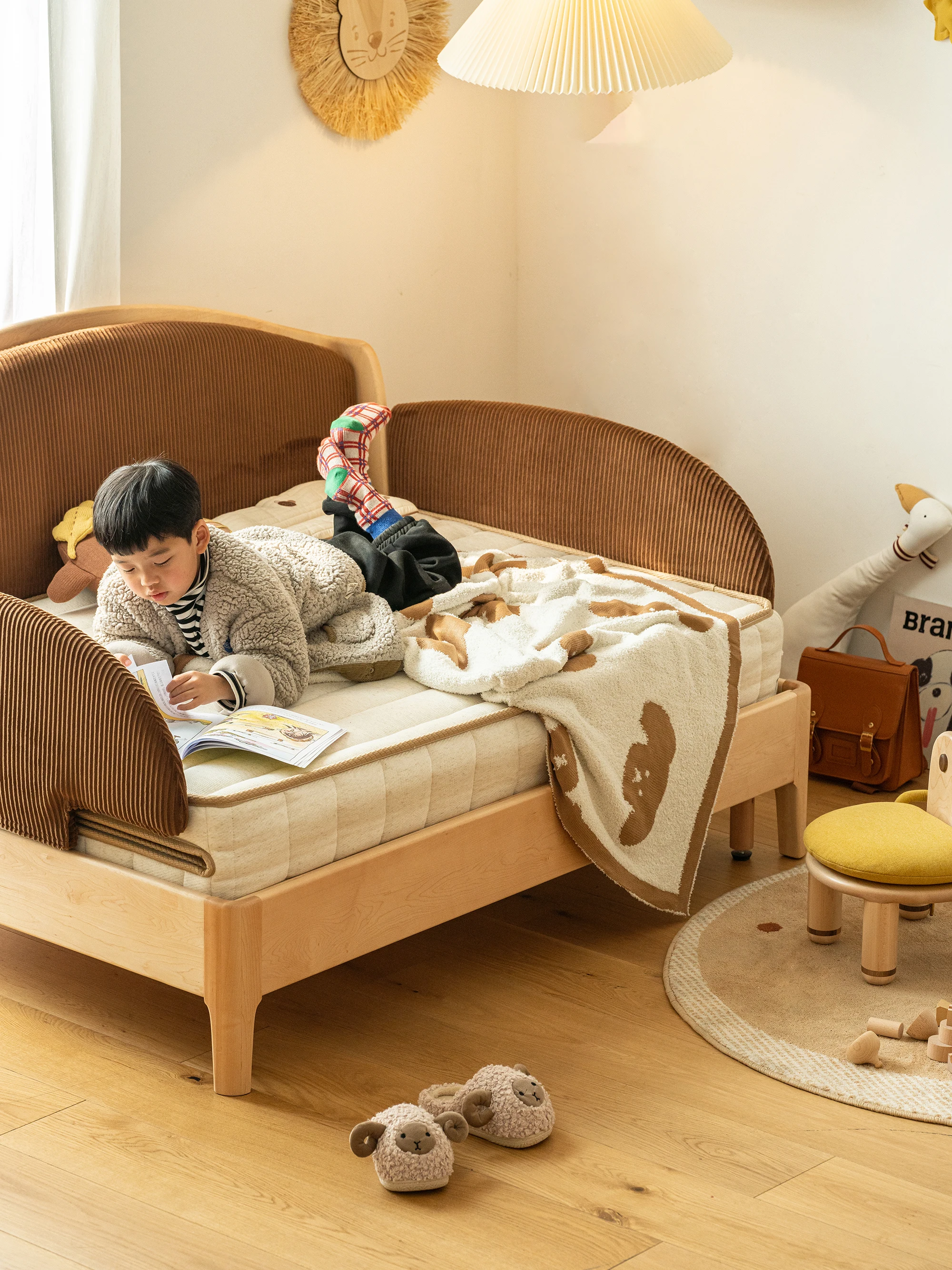 OKTOTA modern Nordic style kids bed with Guardrail solid wood folding single bed for baby