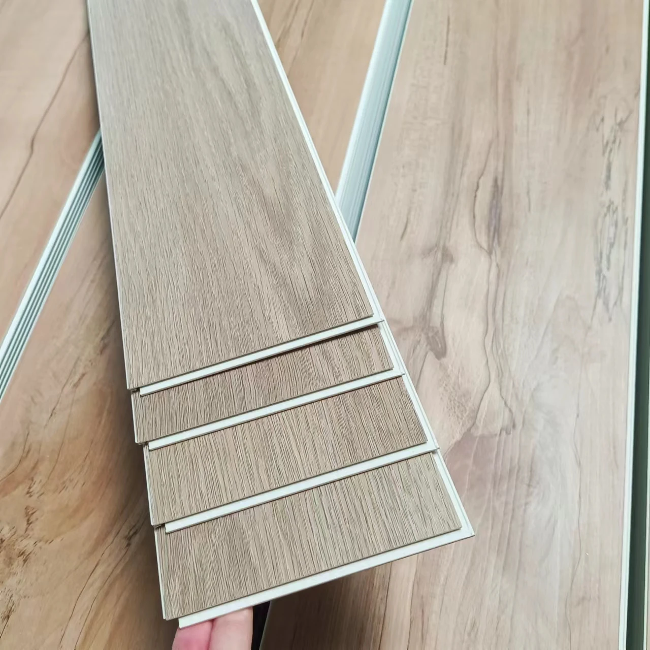 waterproof wood grain 4mm 5mm 6mm 7mm 8mm pvc click lock spc flooring lvp flooring vinyl plank luxury vinyl flooring with IXPE