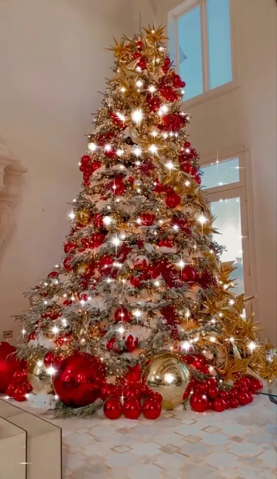 Premium Christmas Tree Artificial Canadian Fir Full Bodied Christmas Tree with Metal Stand Lightweight and Easy to Assemble