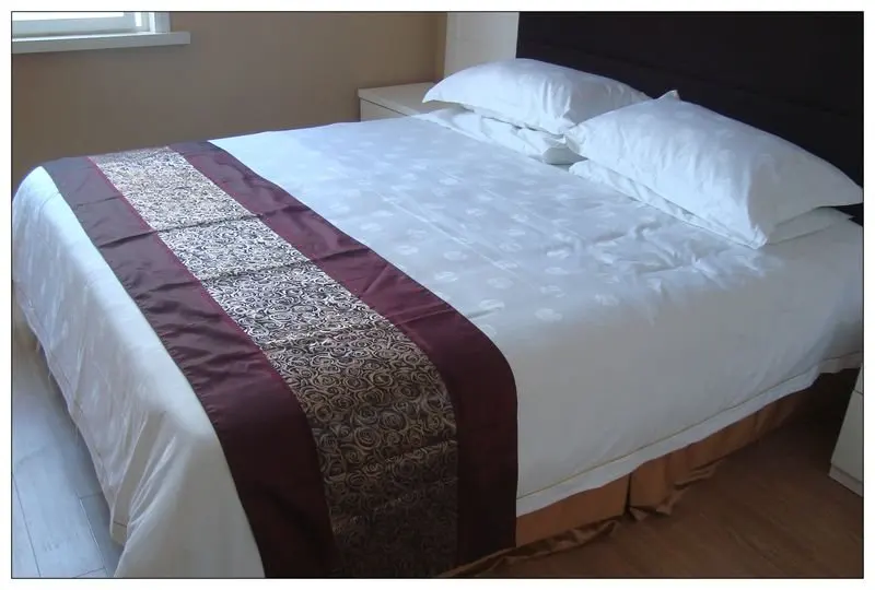 
Factory Sales Decorative Jacquard Modern Luxury Cushion And Custom Hotel Bed Runner 