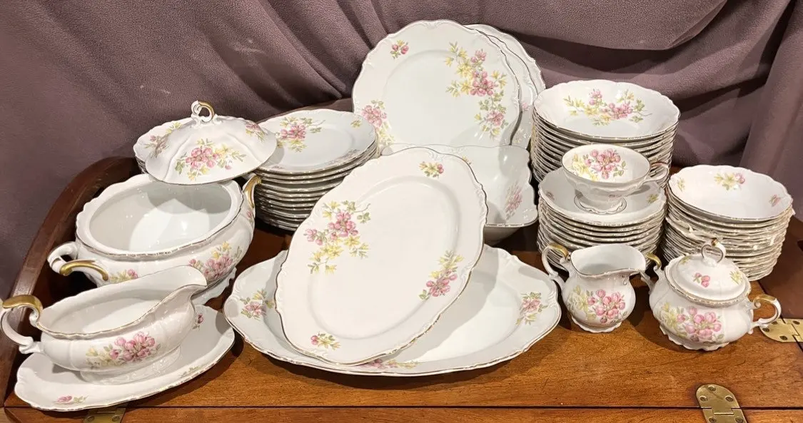 Bavari  Lavish premium Porcelain Dinnerware dinner sets 122pcsWedding Gift, Family Heirloom Elegant Art