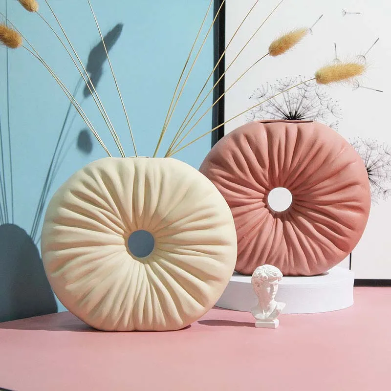 Yubinghua Chaozhou wholesale matt elegant stripe cute donut shape ceramic vase for home decoration