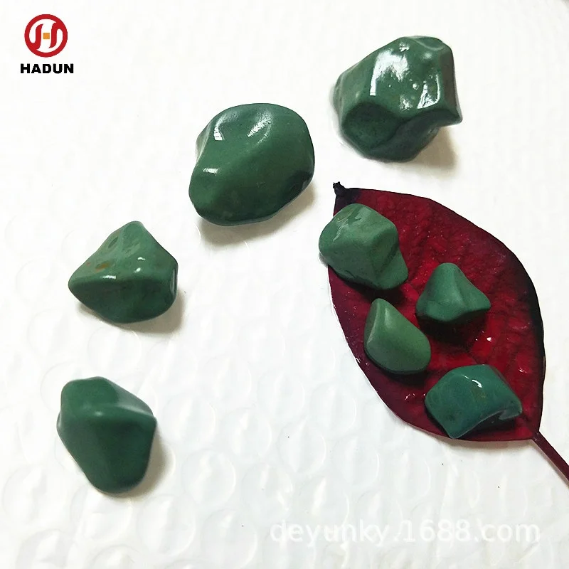 Factory Supply Garden Natural Tumbled Round Green Stone Pebble for Sale