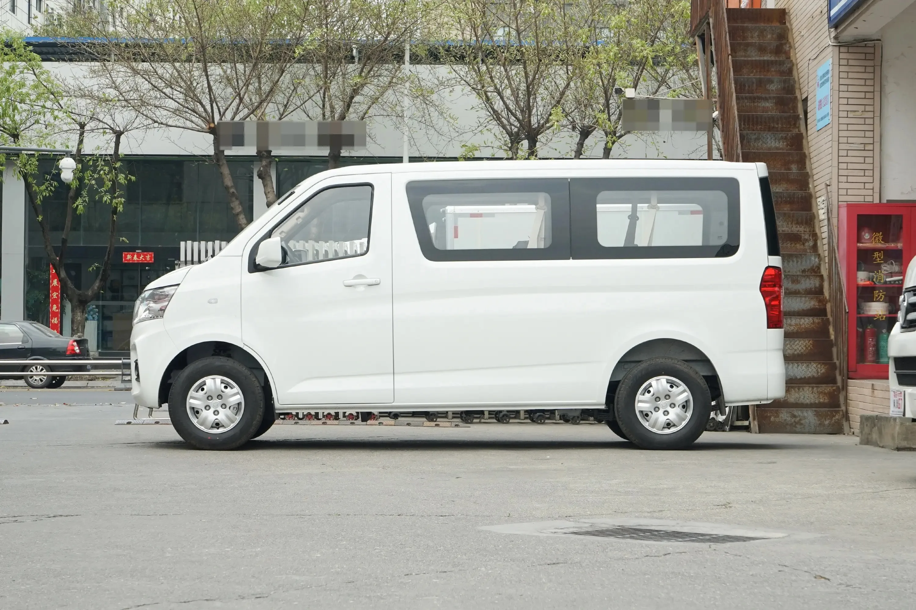 Популярный Электрический легкий грузовик Changan Ruixing Em60 EV Электронная фургон 2WD 270 км-кВтч 60 кВт/220 нм R14 LHD автоматическая коробка передач