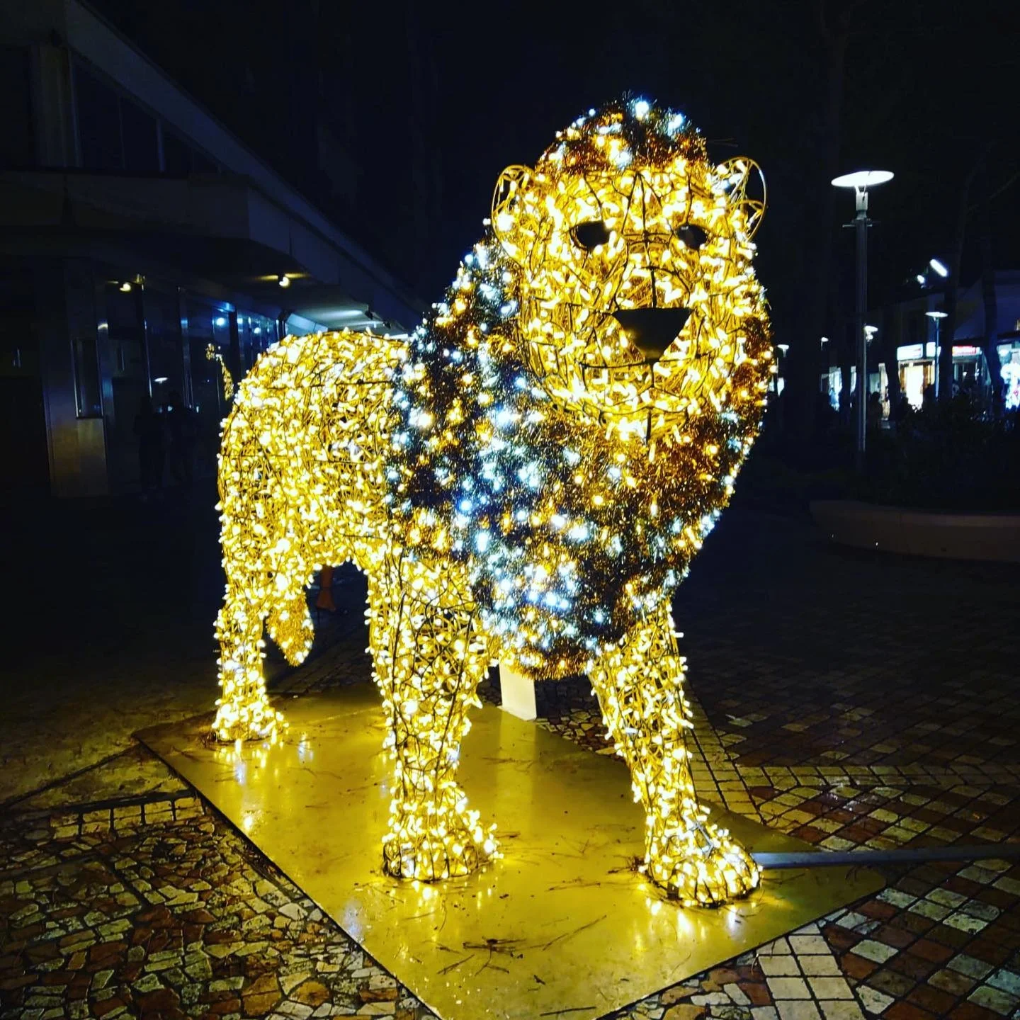 H 7ft Golden Light Colors Jungle Theme 3d Lion Led Sculpture Motif Lights Decorations for Park Zoo Garden Holiday Display