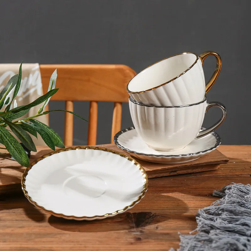 Новый модный подарок оптовая продажа чайные чашки и блюдца с золотым ободом роскошная керамическая чашка для кофе капучино блюдцем
