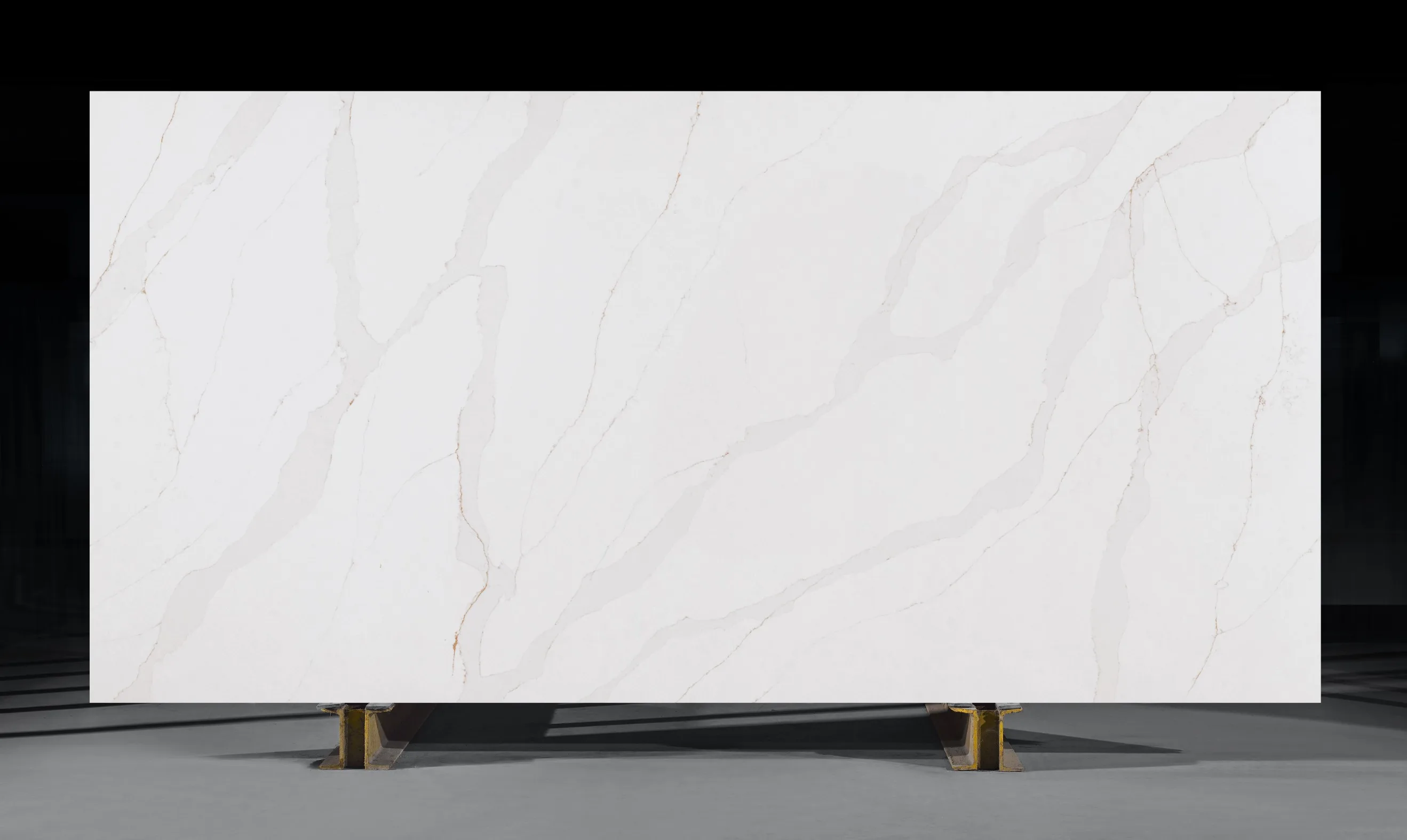 EC6032 Calacatta Lucio.jpg