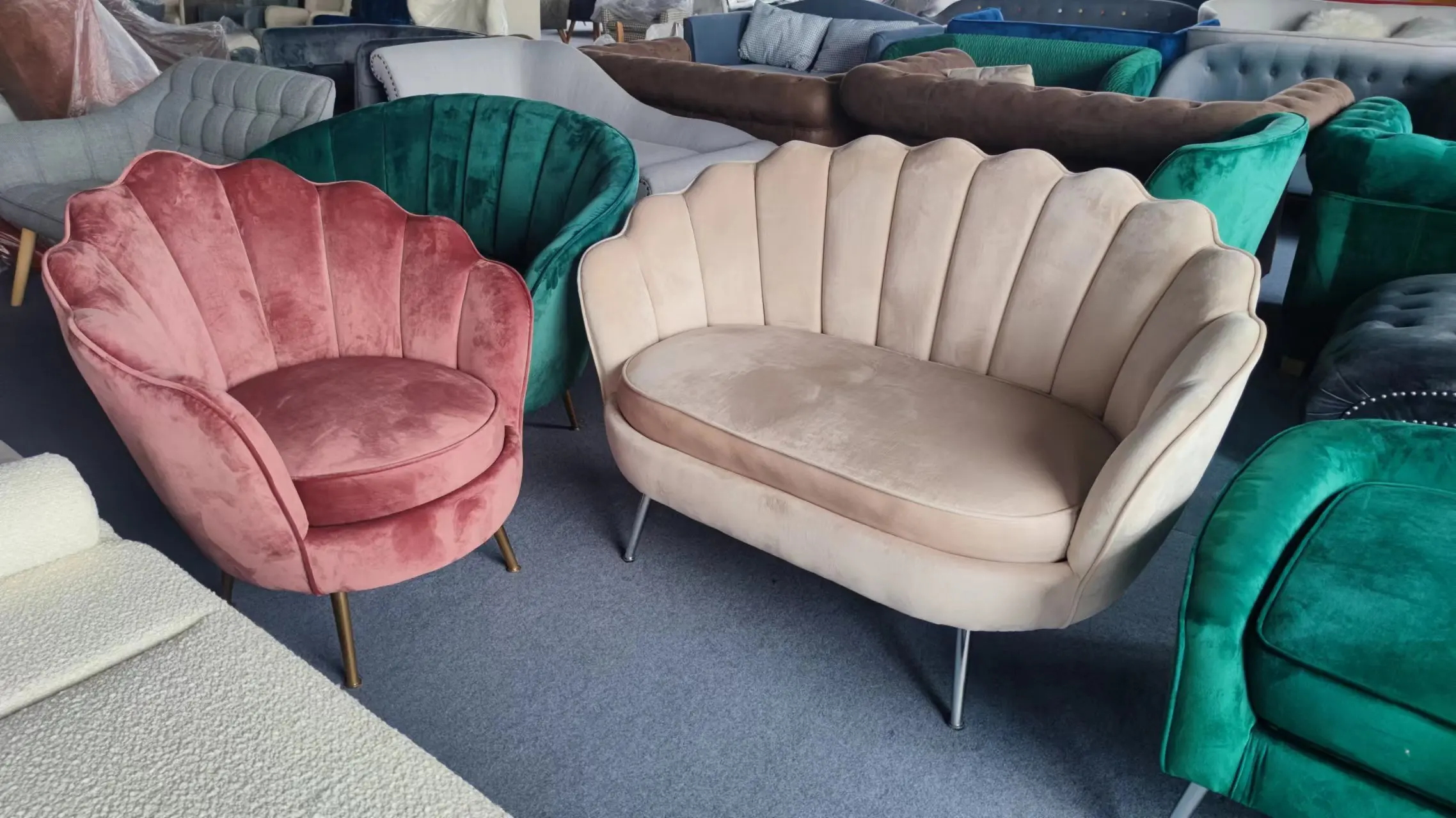 French Luxury Home Furniture Gold Metal Legs Two Seats Sofa Lounge Velvet Fabric Sofa