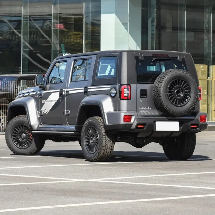 China Beijing Bj40 New Gas Petrol Suv with High Quality New Beijing Bj40 Large SUV Fuel Petrol Car Automatic