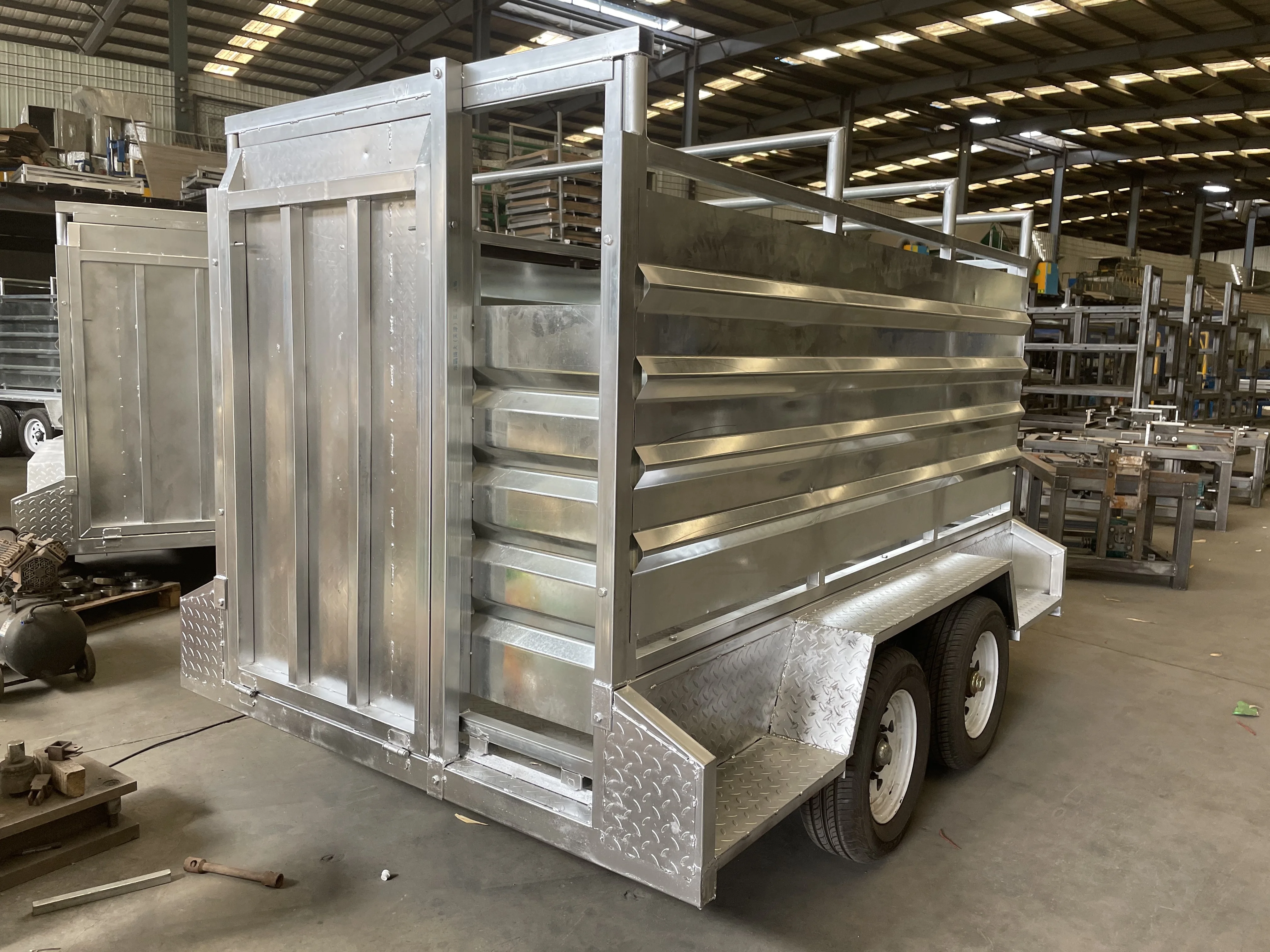 Galvanized Livestock Corral Portable Yard Trailer for Long-lasting Use