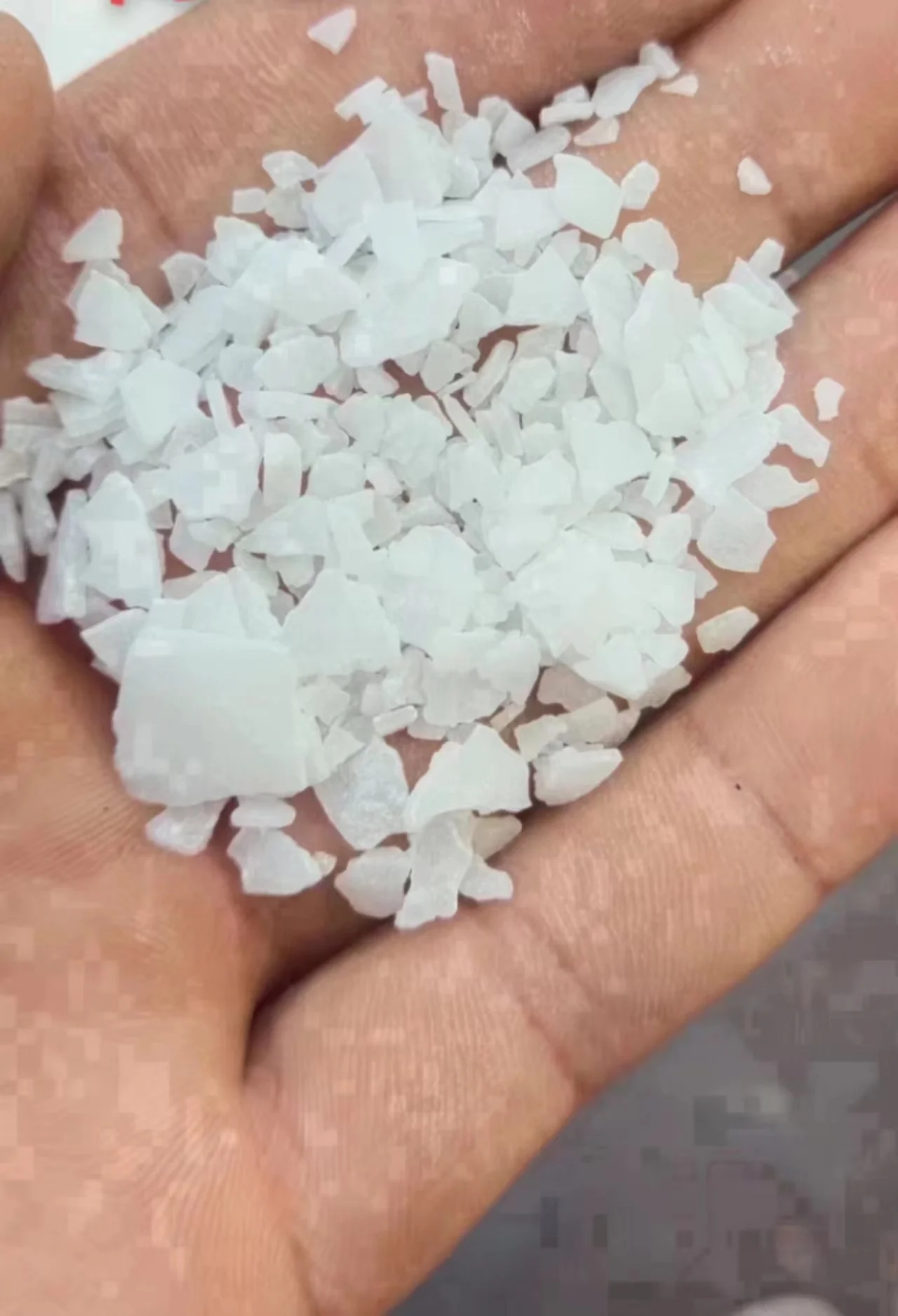 Bulk price industrial grade Magnesium chloride flakes MgCl2 6H2O for Ceramics/paper-making magnesium chloride hexahydrate 46%