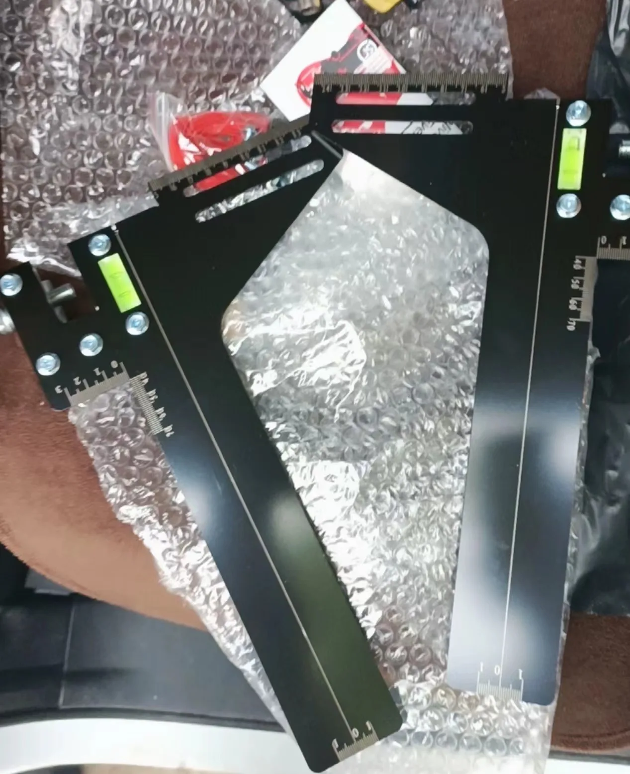 Инструменты для выравнивания направляющей лифта