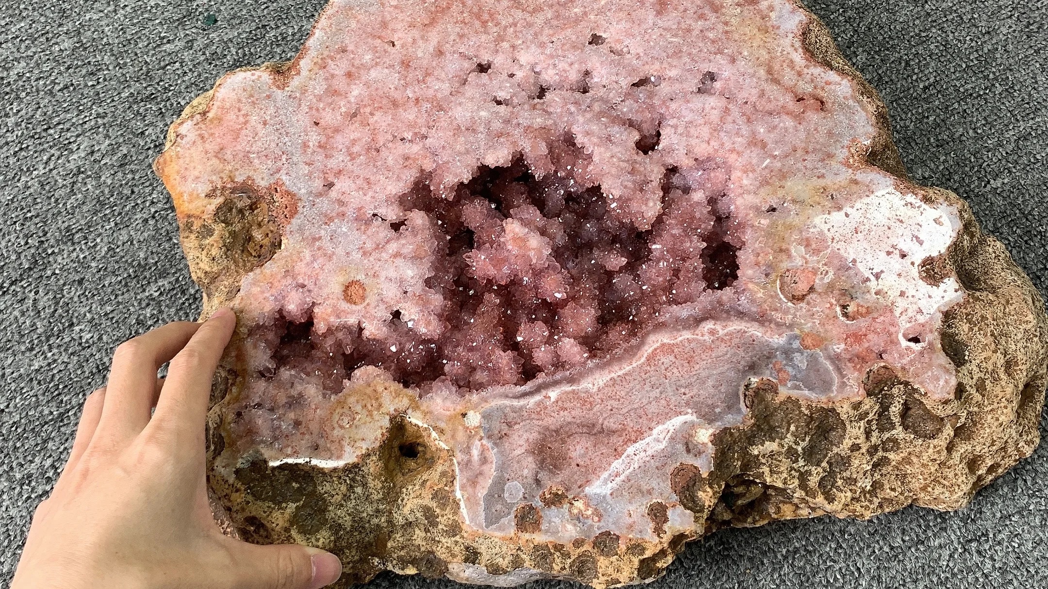 Hot Sale Wholesale Natural Healing Crystals Pink Amethyst Stand Geode