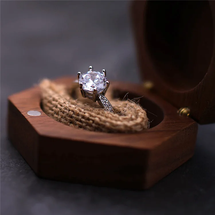 Luxury Can Custom Logo Walnut Wooden Wood Wedding Jewelry Ring Box With Magnet Clasp