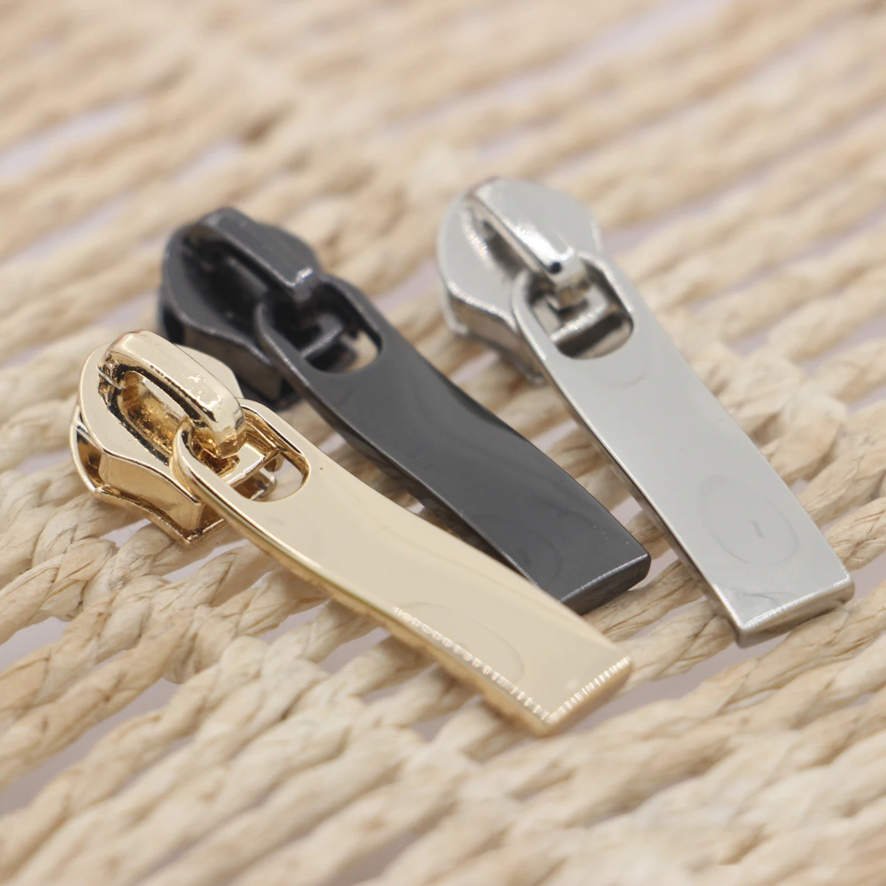 32x8mmhigh quality metal zipper pulls with 5# zipper slider head,zipper pull puller, no.5# nylon zipper zipper slider