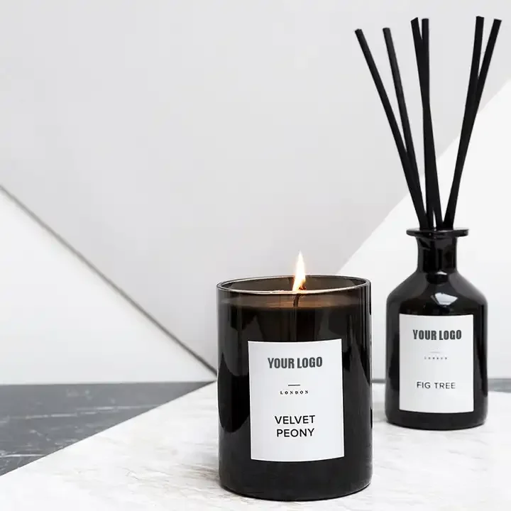 Exquisite Handmade Glass Bottle with Luxury Aromatherapy Soy Candle Scented Coconut and Heart Shapes New and Luxurious Gift