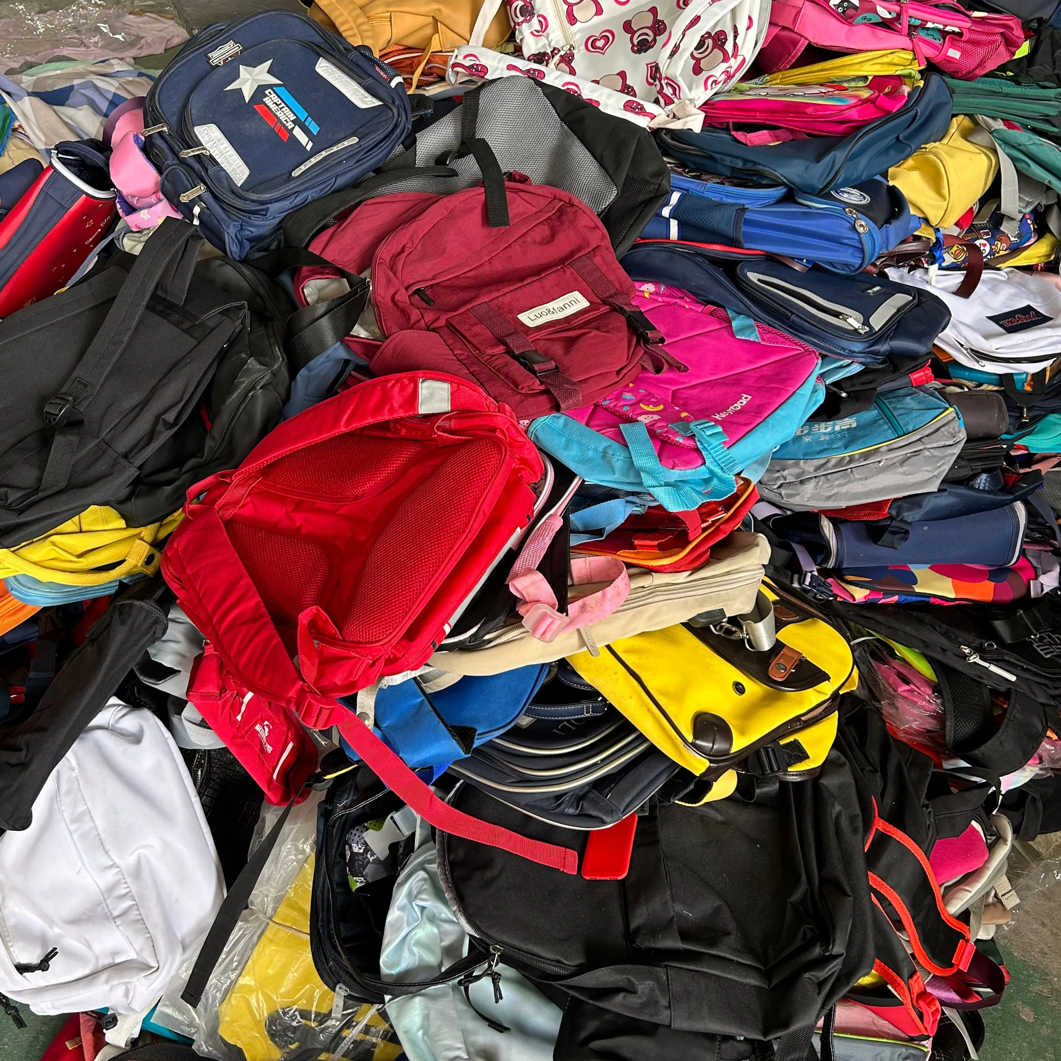 A8 A9 Direct supplier wholesale used bags bales second hand children adult backpacks climb school laptop bag good condition