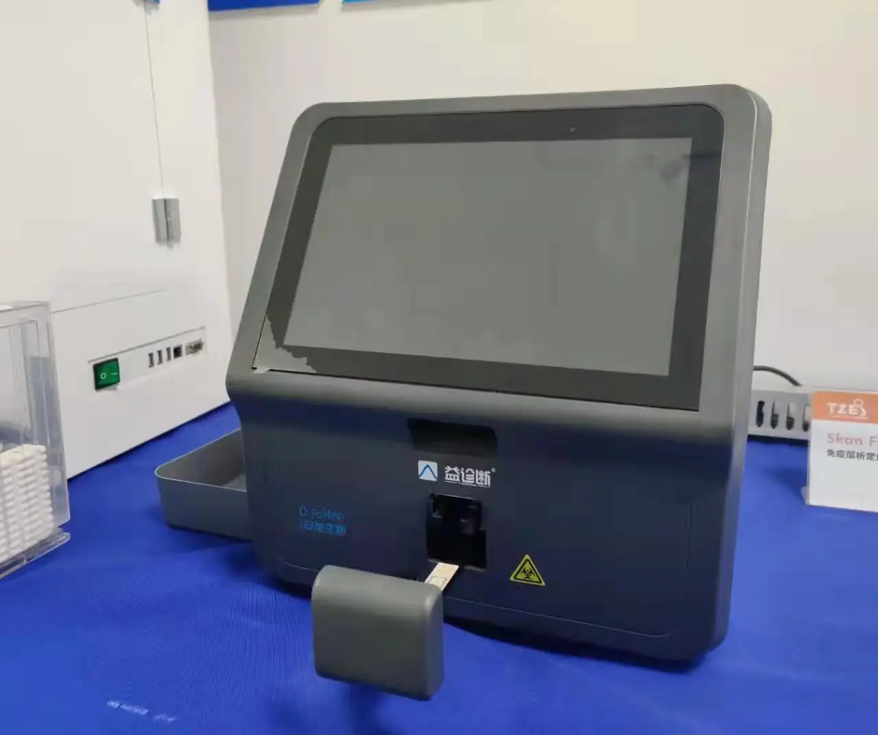 Factory Price Semi-automatic Dry Fluorescence Immunoassay Analyzer