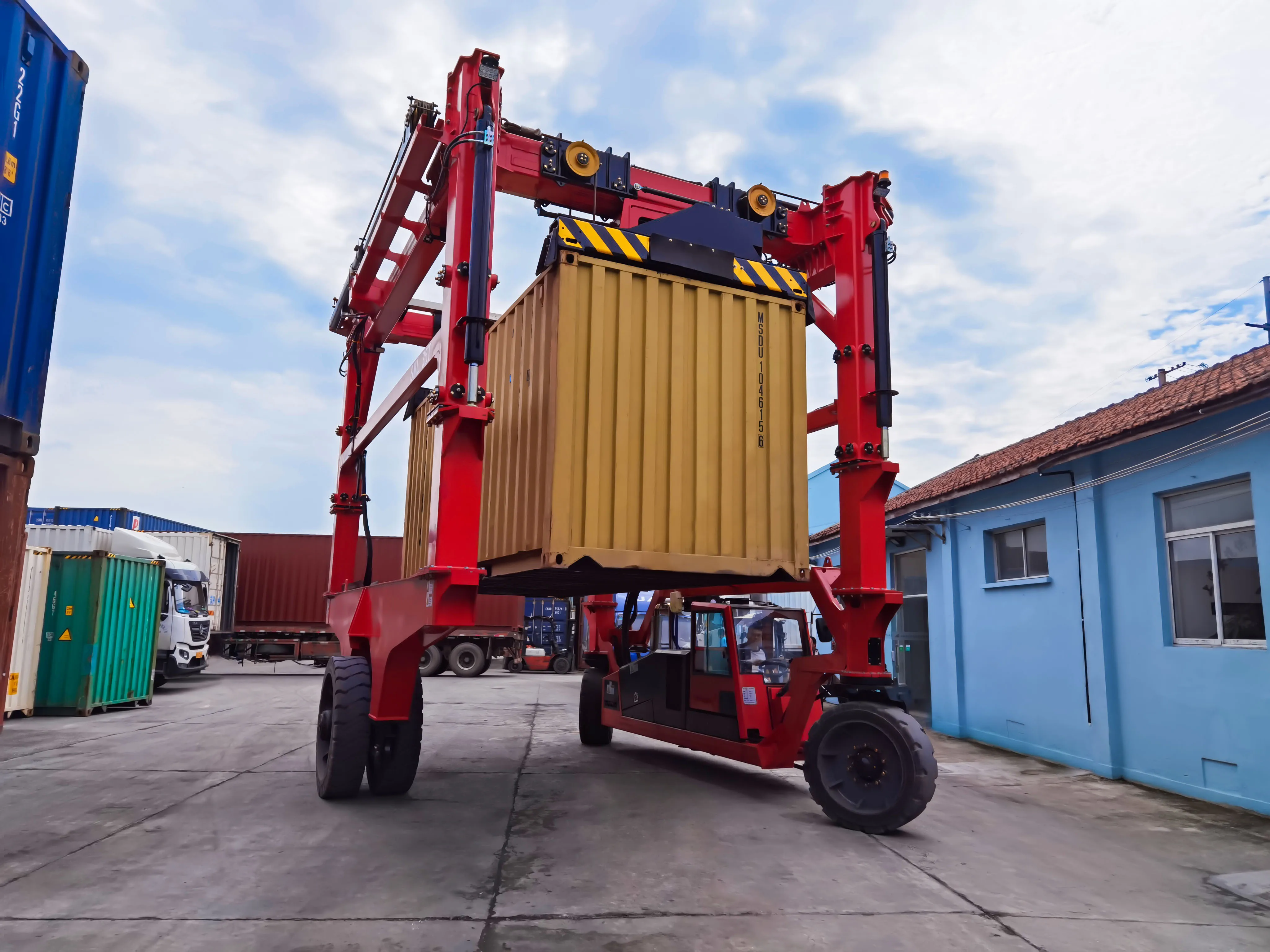 Made In China Tyre Travel Lift mobile crane 20ton -150ton  Straddle Carrier For Installation And Assembly