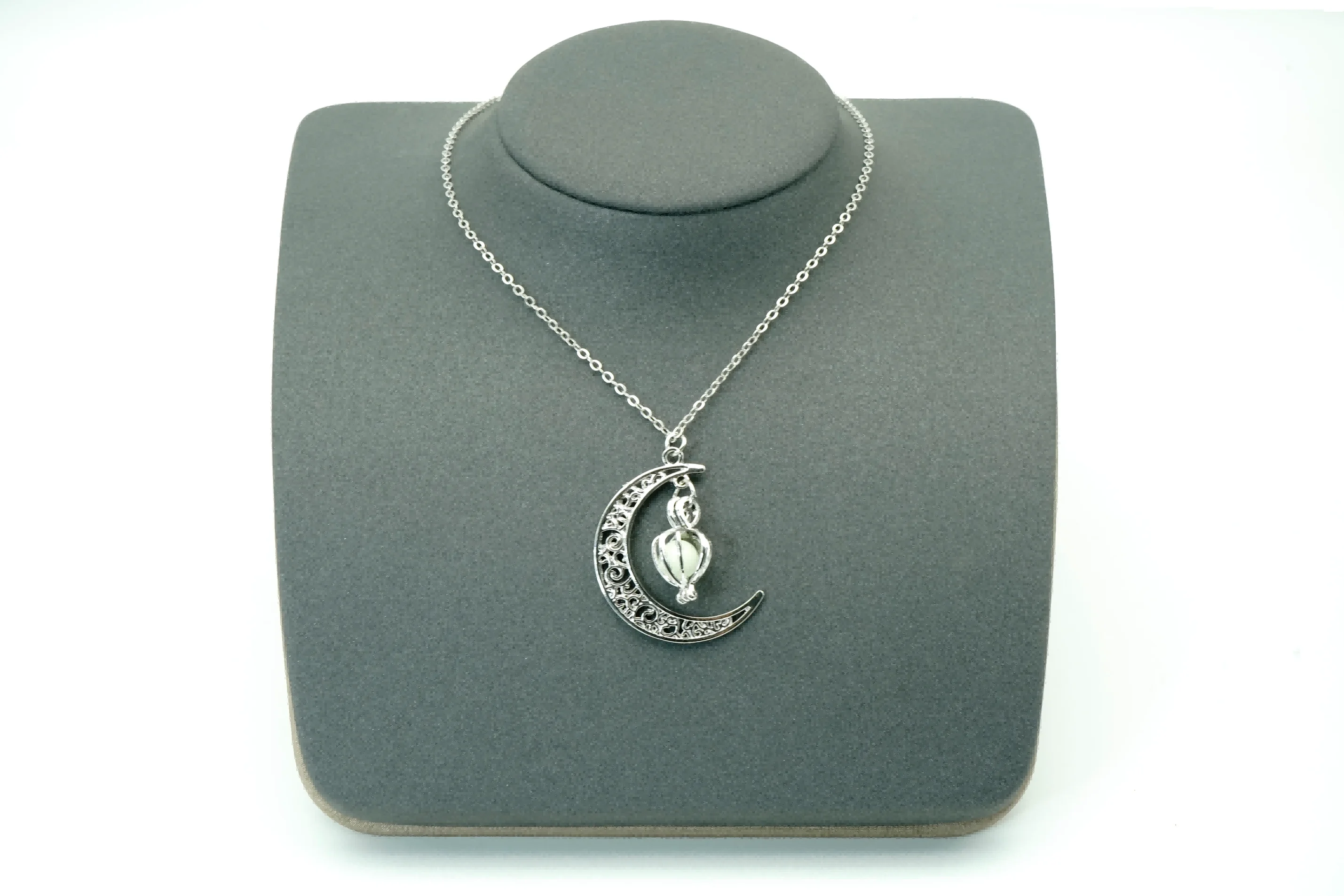 Luxury stainless steel necklace Luminous pumpkin crescent pendant necklace Halloween pendant chain