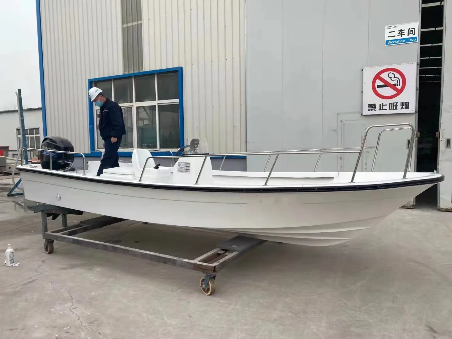 Недорогая рыболовная лодка из стекловолокна для рыбака 5 9