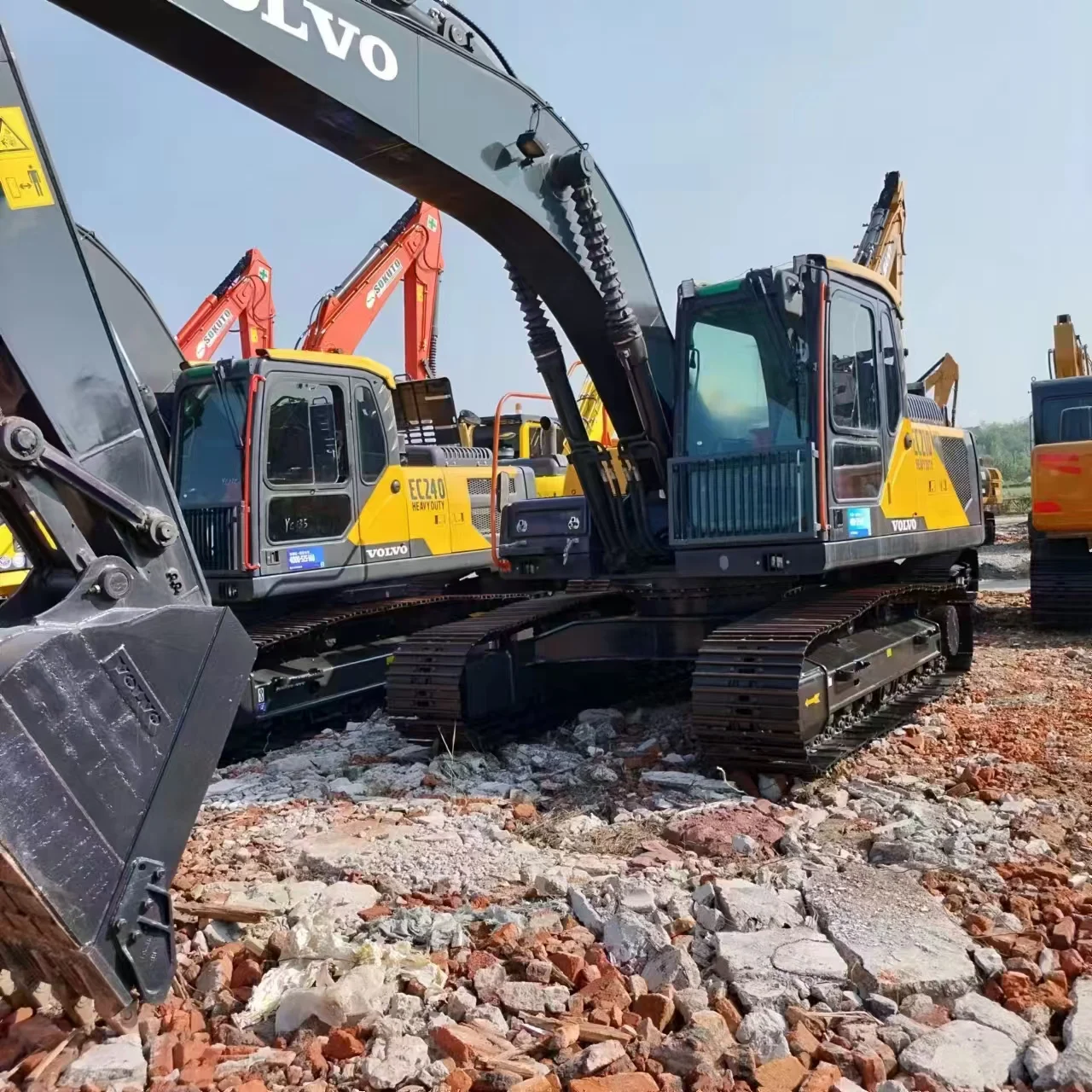 Экскаватор Volvo EC210 по низкой цене