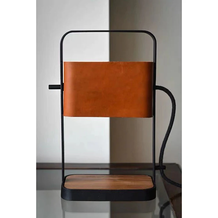 
Современная простая кожаная декоративная настольная лампа в европейском стиле, креативная настольная лампа для гостиничного номера 