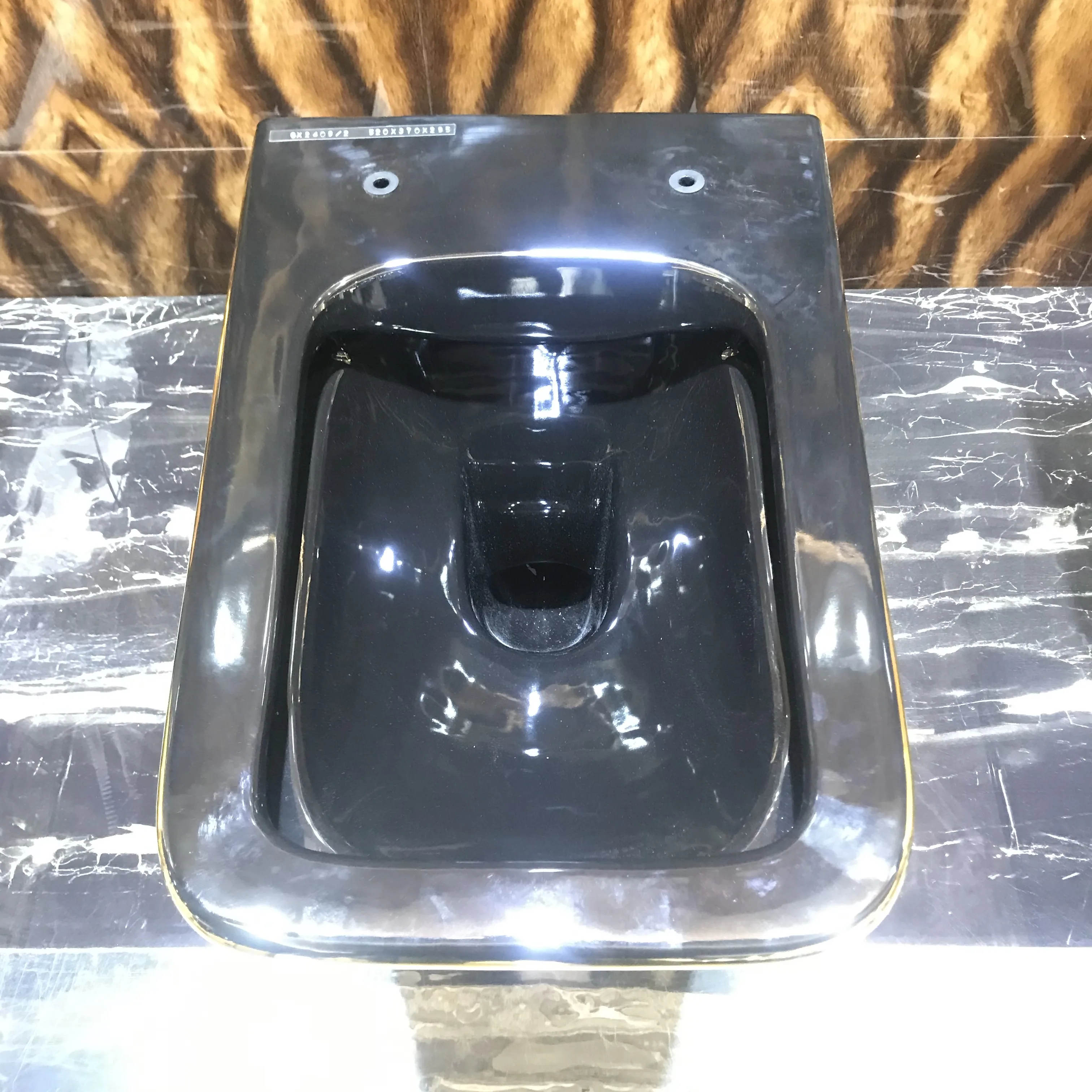 Black golden wall mounted hanging toilet bowl ceramic bathroom luxury gold plated wall hung toilet