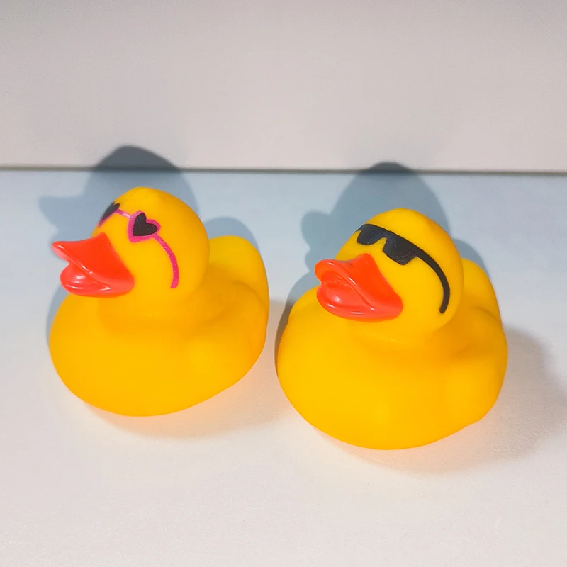 Wholesale Eco-friendly Vinyl yellow Children Bath Toys rubber Little duck with sunglasses