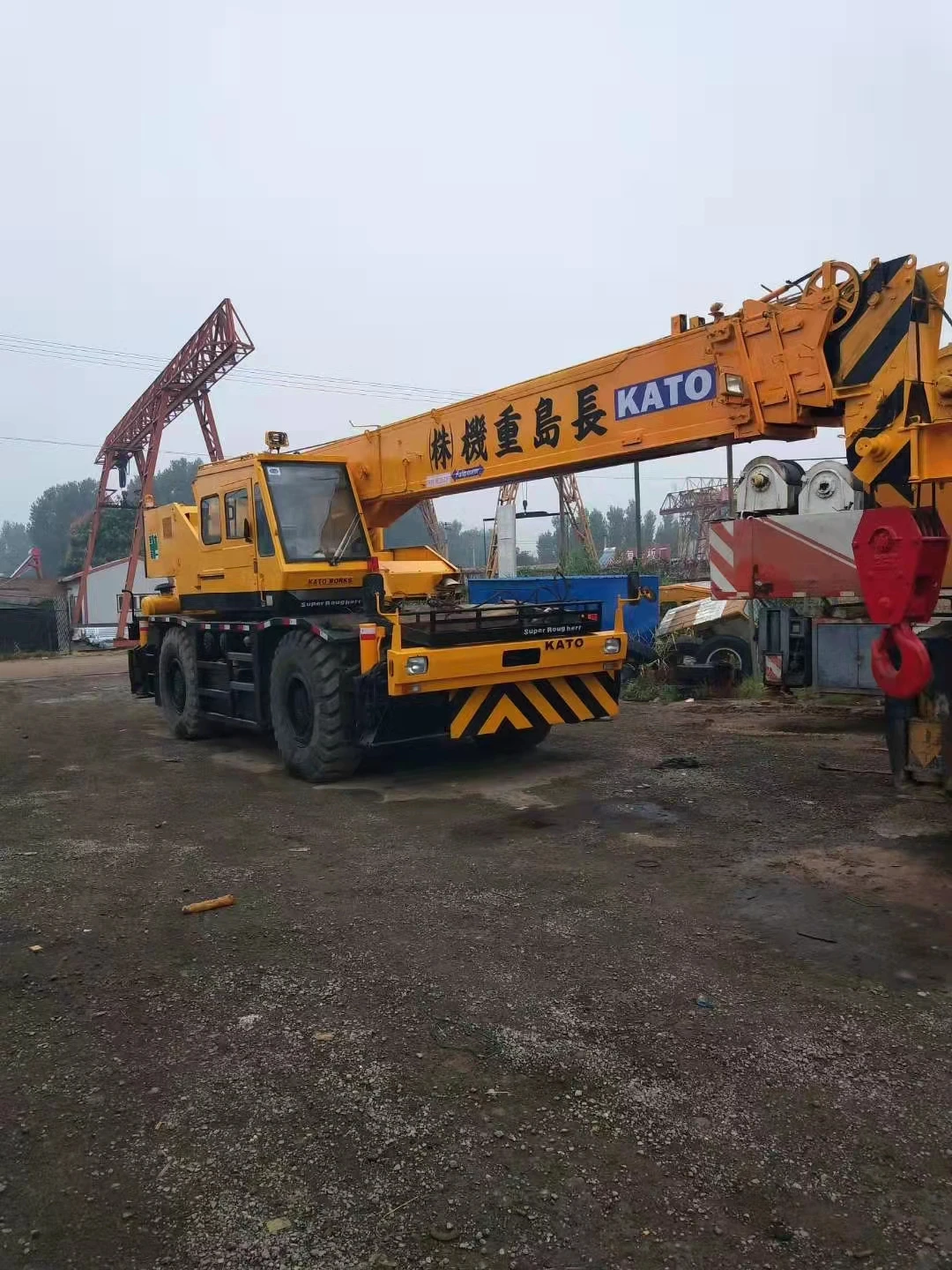 16 тонн используется като KR-250 автокраны на складе для продажи
