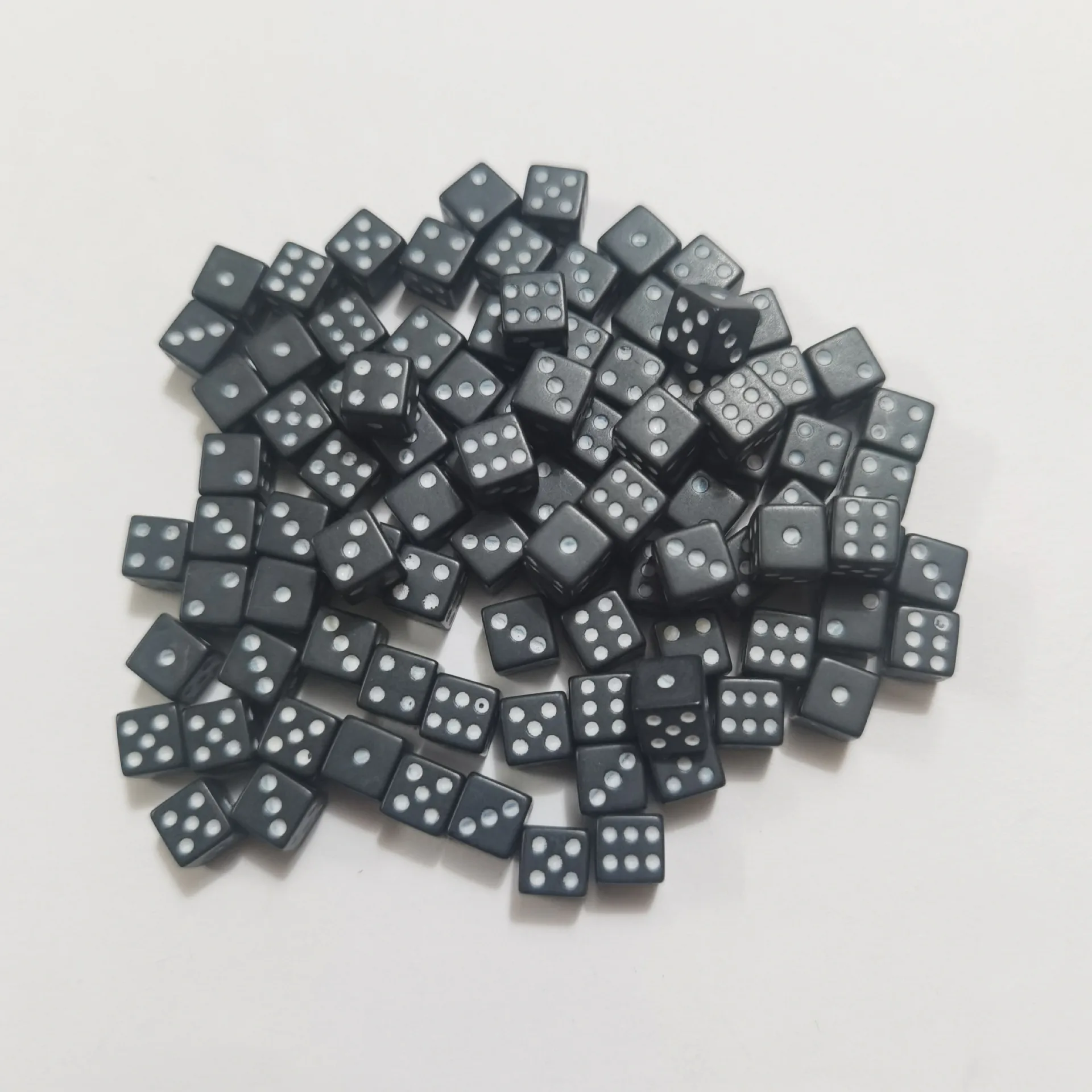1 сумка 1000 шт. новый дизайн многогранные цветные кости для игры Mini 8 мм красочные акриловые D6