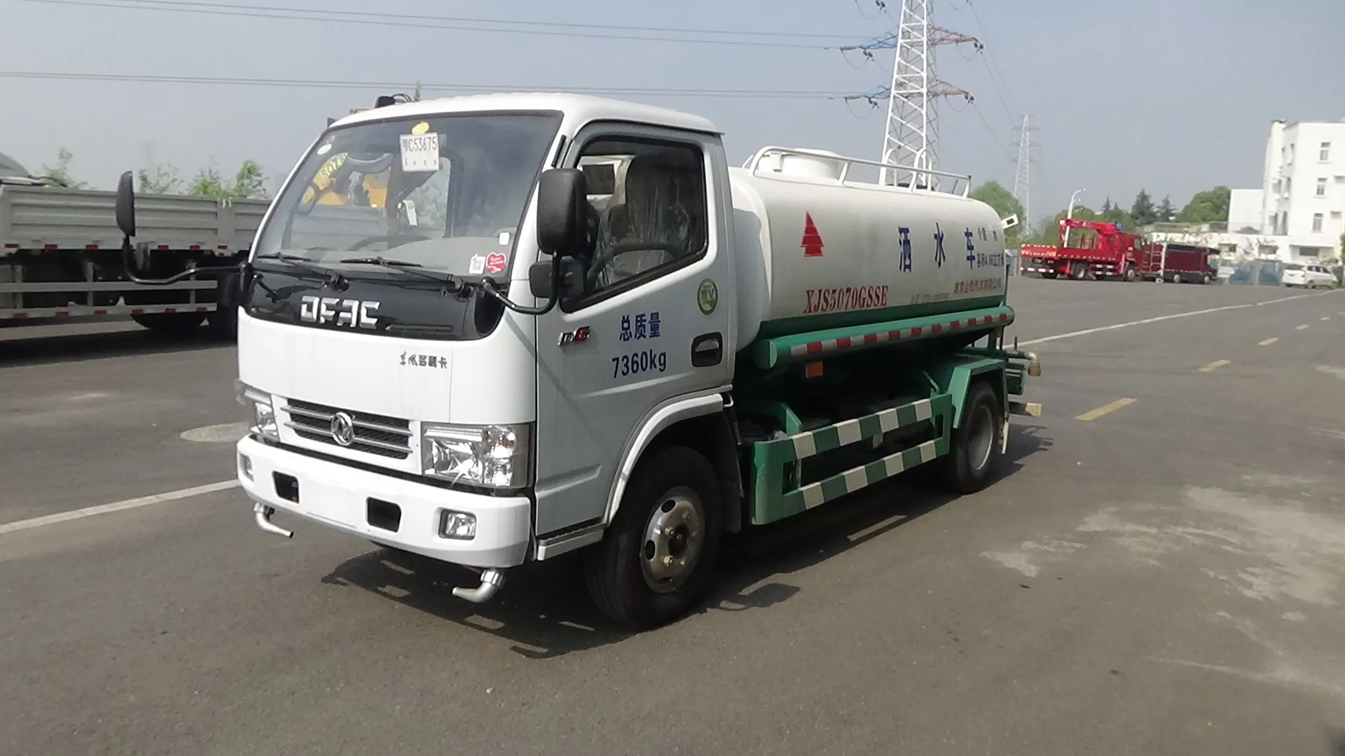 Hot sale 4000 liters tank car watering car Urban sanitation vehicle, Road greening sprinkler