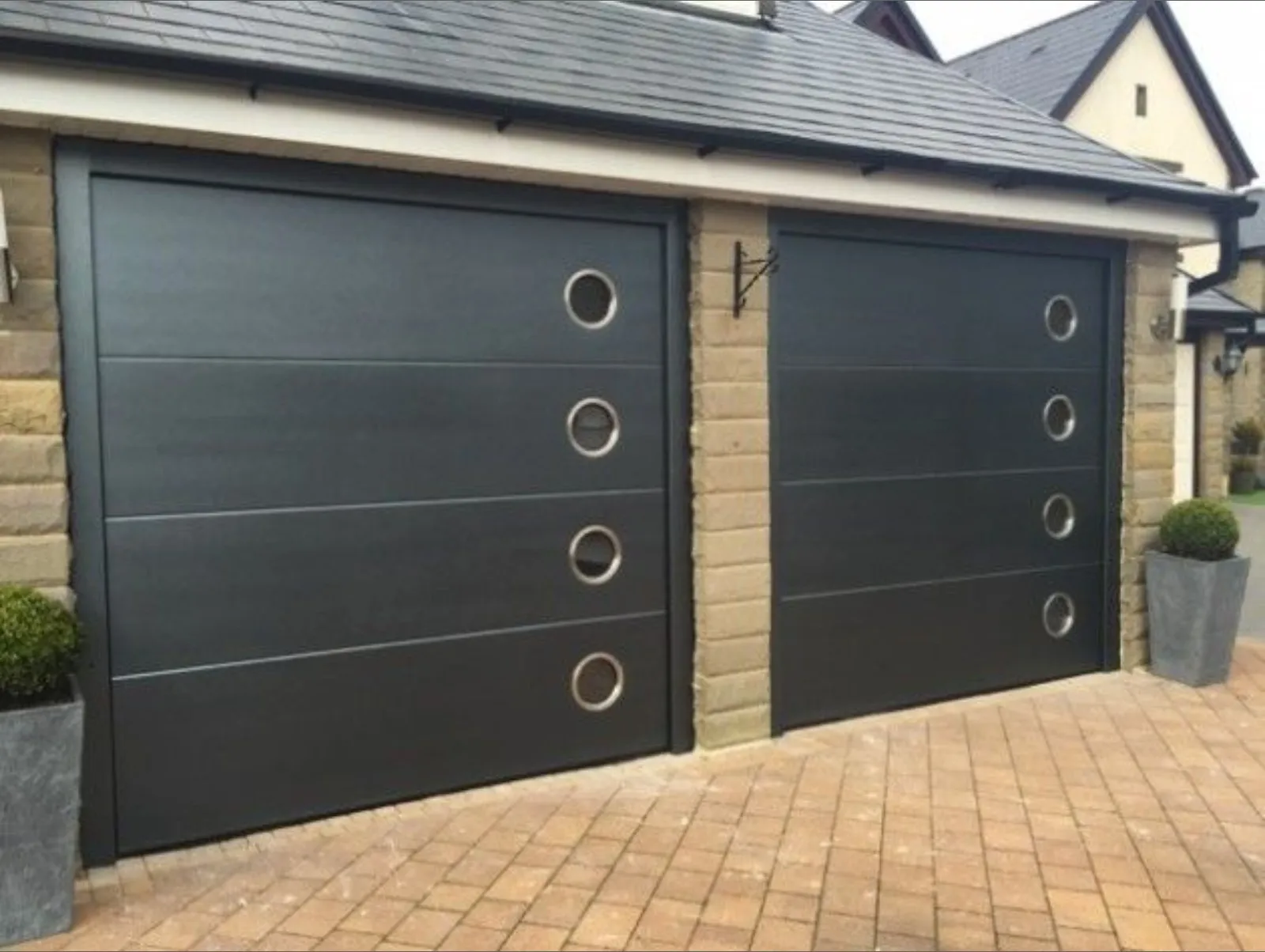 China Manufacturer Residential Automatic Steel Sectional Garage Doors Contemporary Overhead Garage Doors