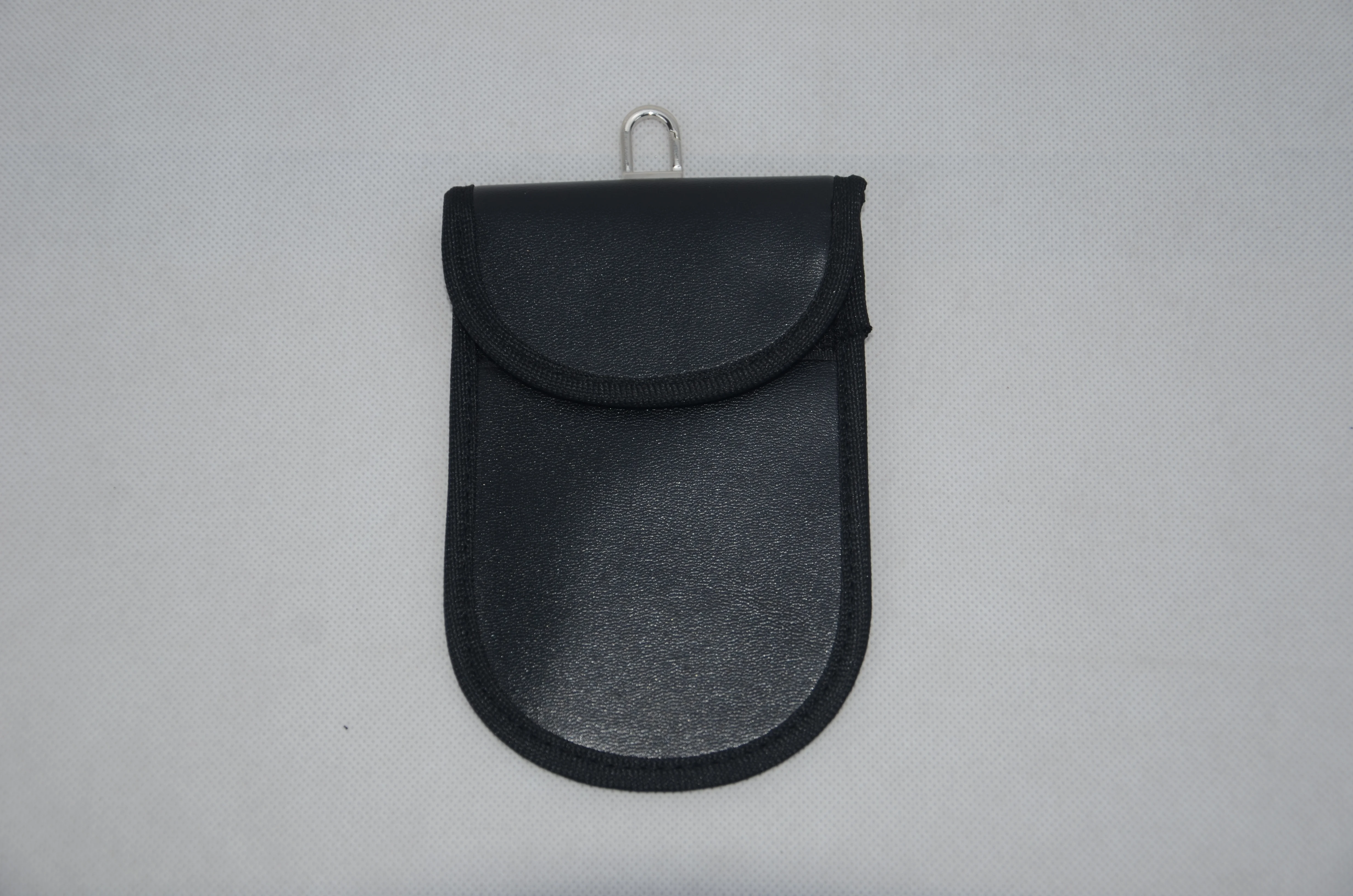 Hot Sale Leather Material Car Key Signal Blocker Case Punch Bag Car Key Protector