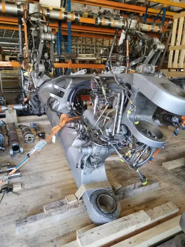 A330 посадочное шасси деталь летательного аппарата авиационный обслуживаемый