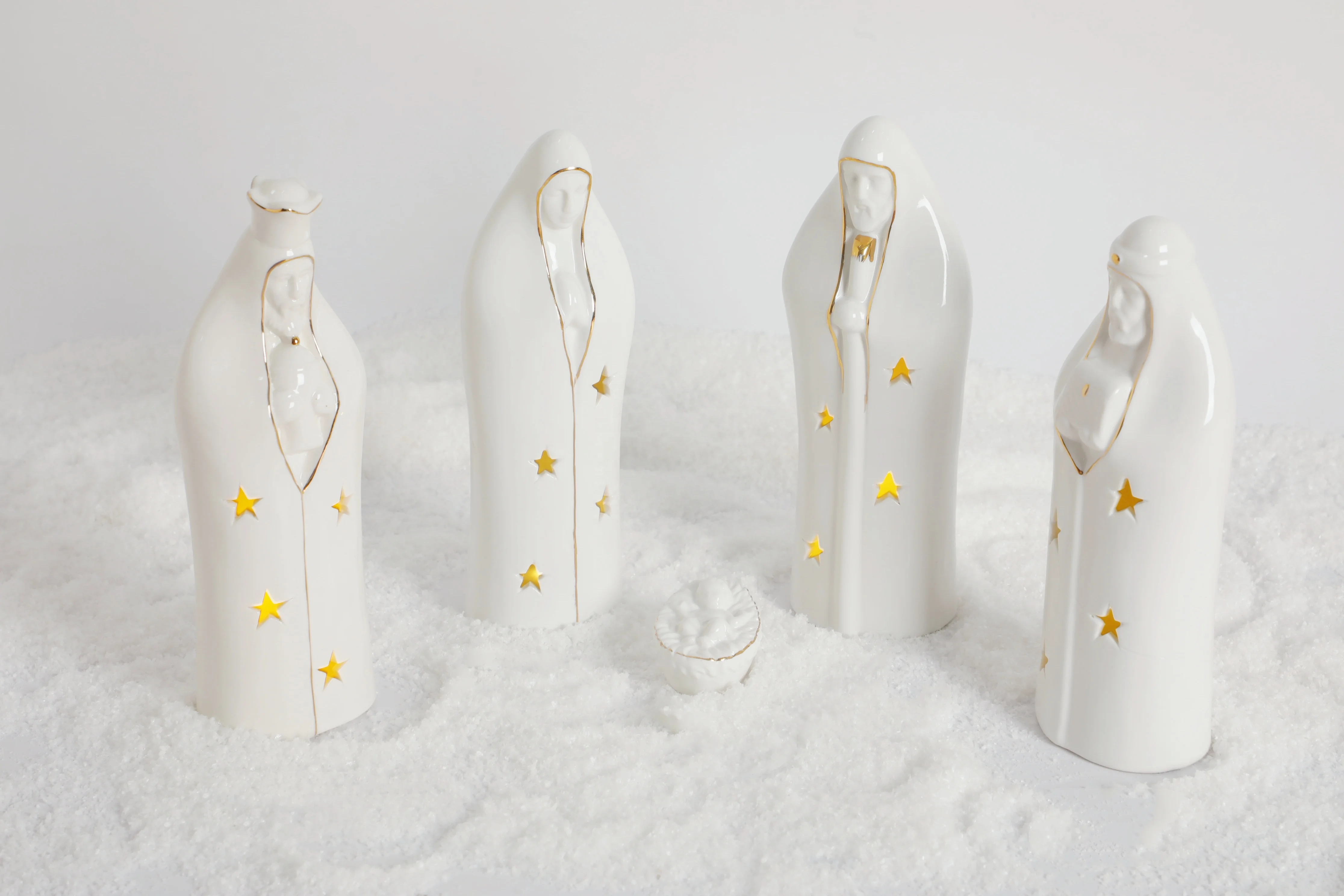 Wholesale Hand Carved Delicate White Ceramic Religious Nativity Set Figurines With Gold Rim For Sale