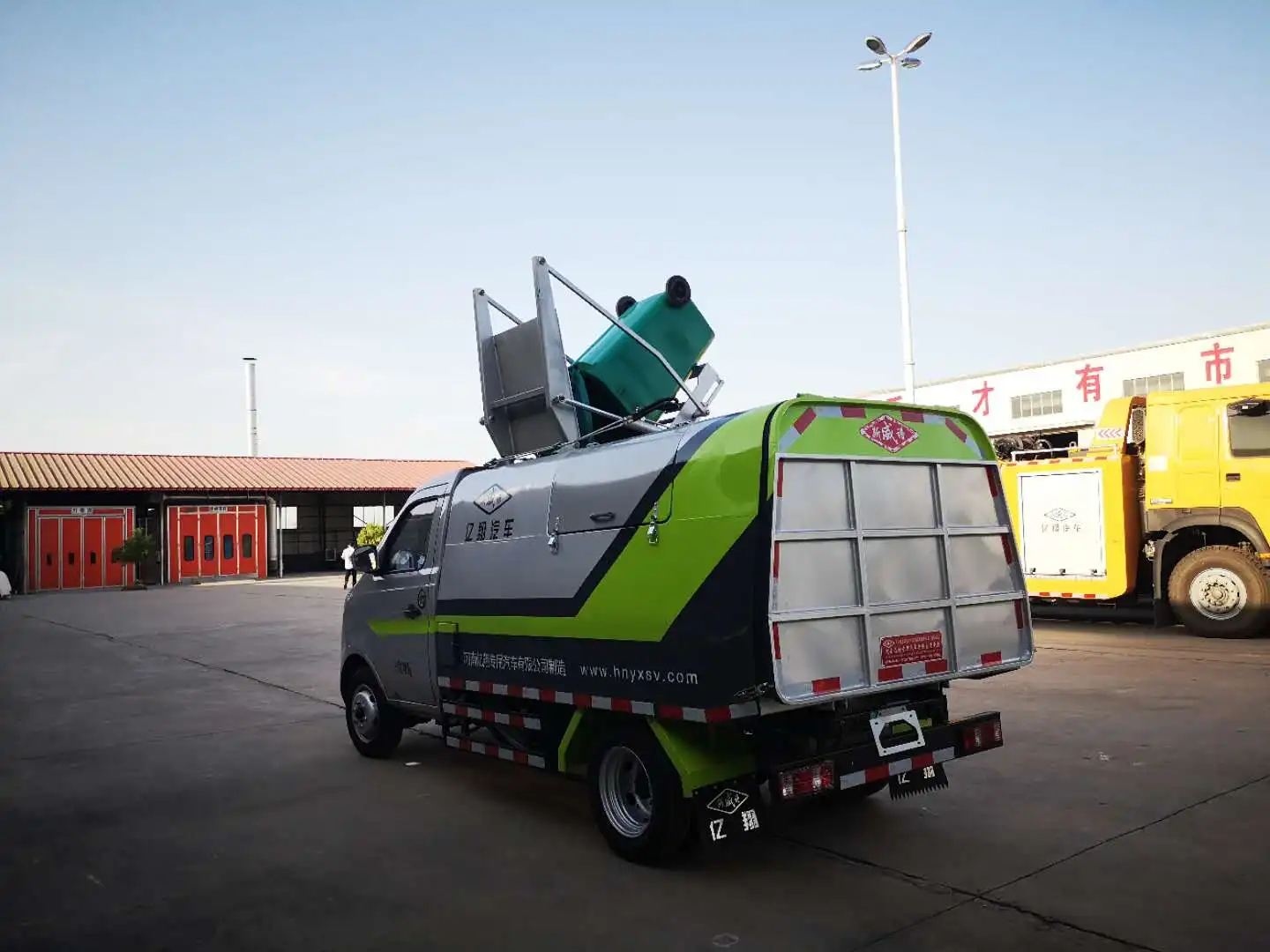 Changan leakage garbage truck Compress Garbage compression Truck for City Clean
