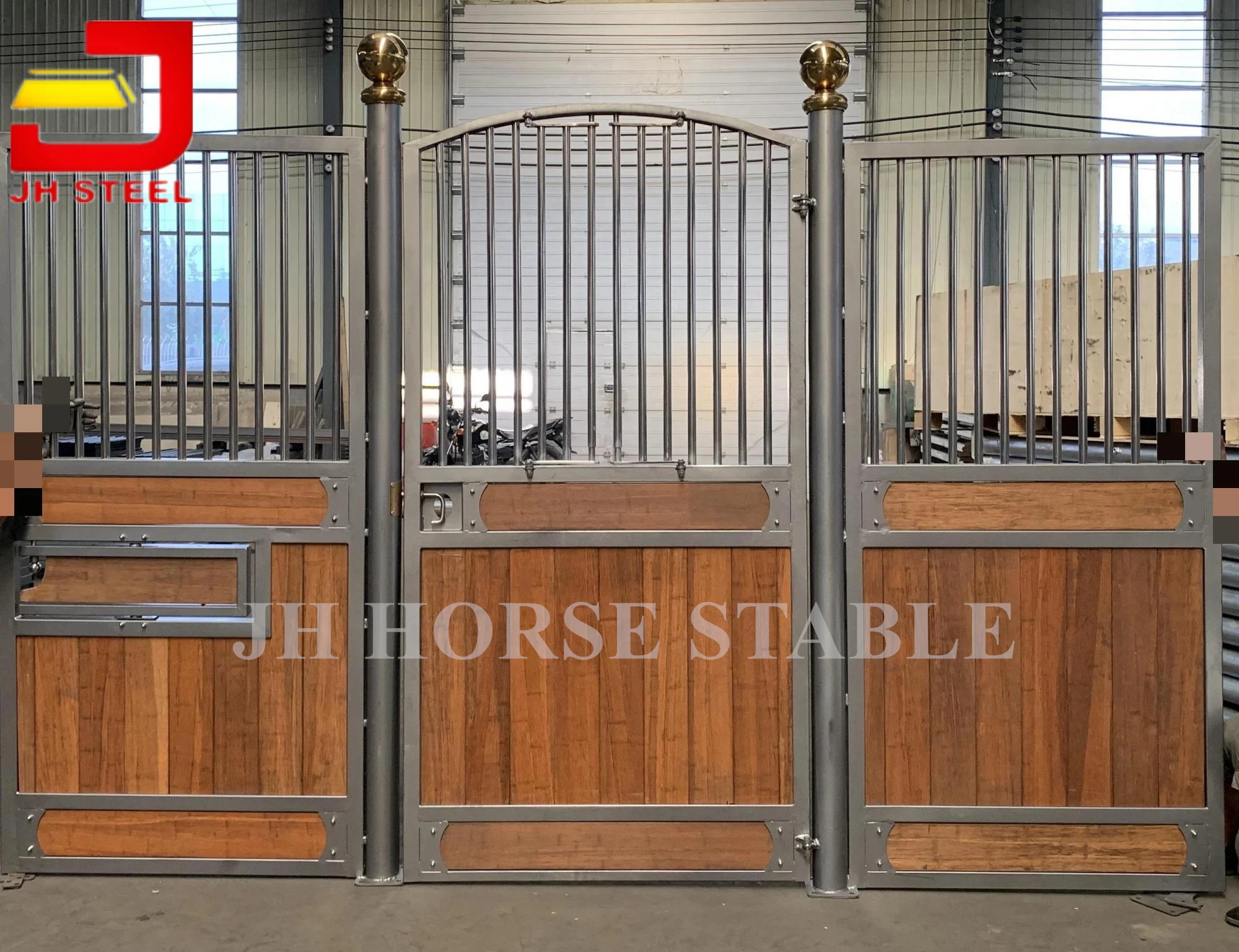 3D Drawing 10 Feet Steel Temporary Wooden Heat Insulator For Horse Stable Kits Doors