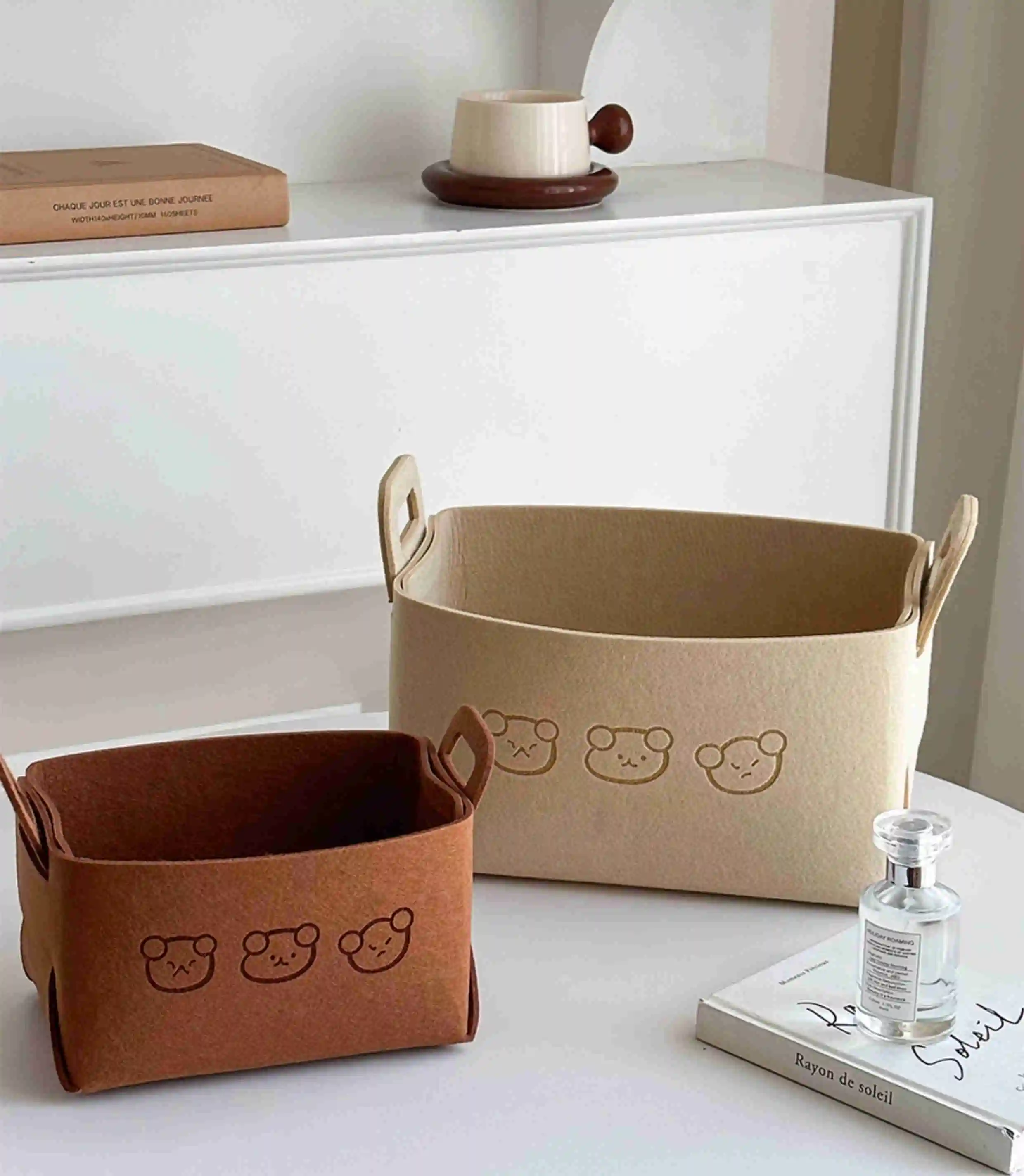 Cute Design Multi-functional and foldable living room storage organization bag felt storage box for home decoration