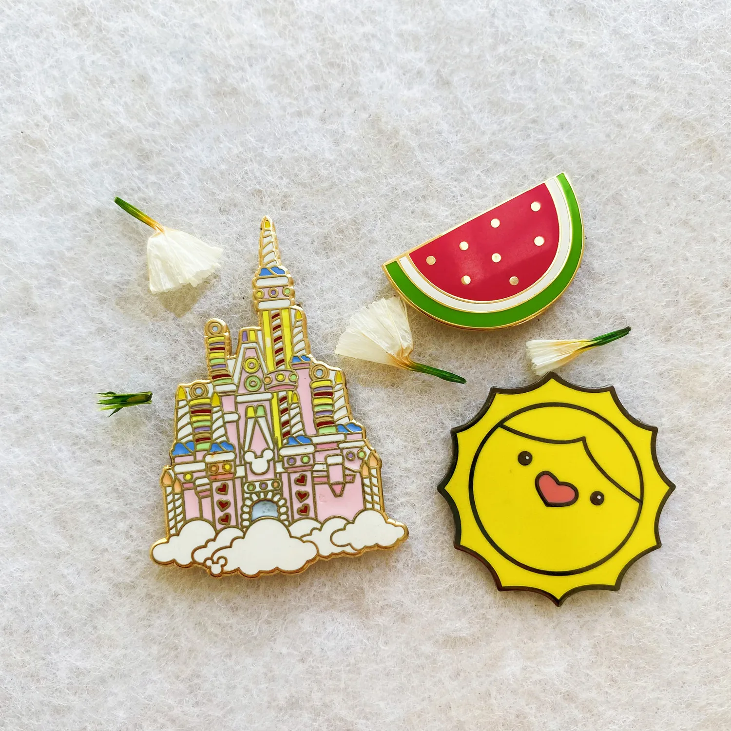 Zinc Alloy Metal Badges Direct Supplier Customized Hard Enamel Gold Plated With Transparent Sandblast Lovely Anime Lapel pins