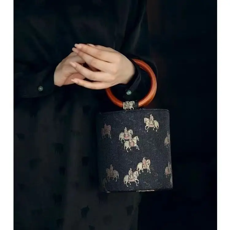 2023 new wooden handle circle bucket bag literary retro country style handbag antique clutch bag