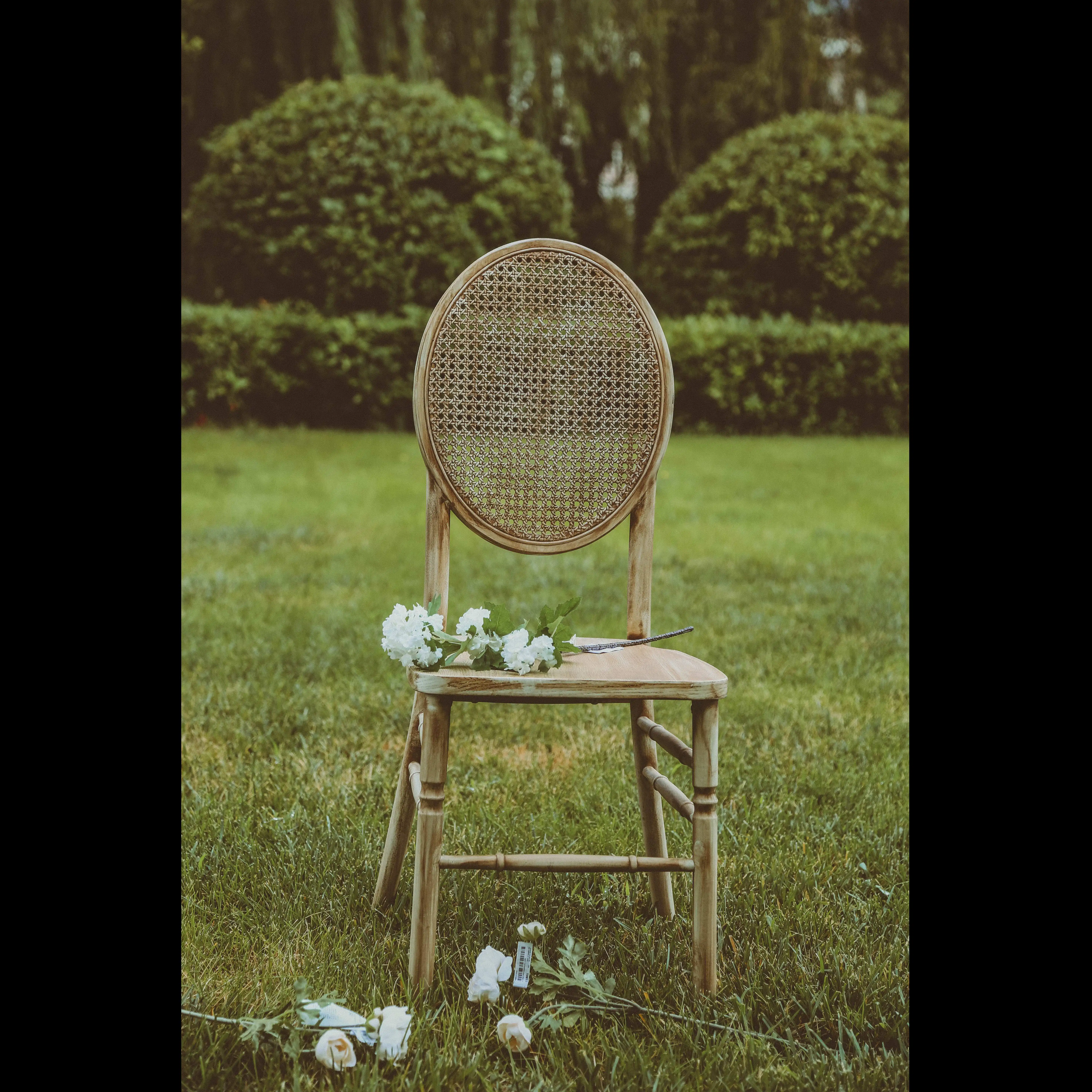 Hot Sale Wooden Vintage Antique Dining Chairs for Rental Party Events